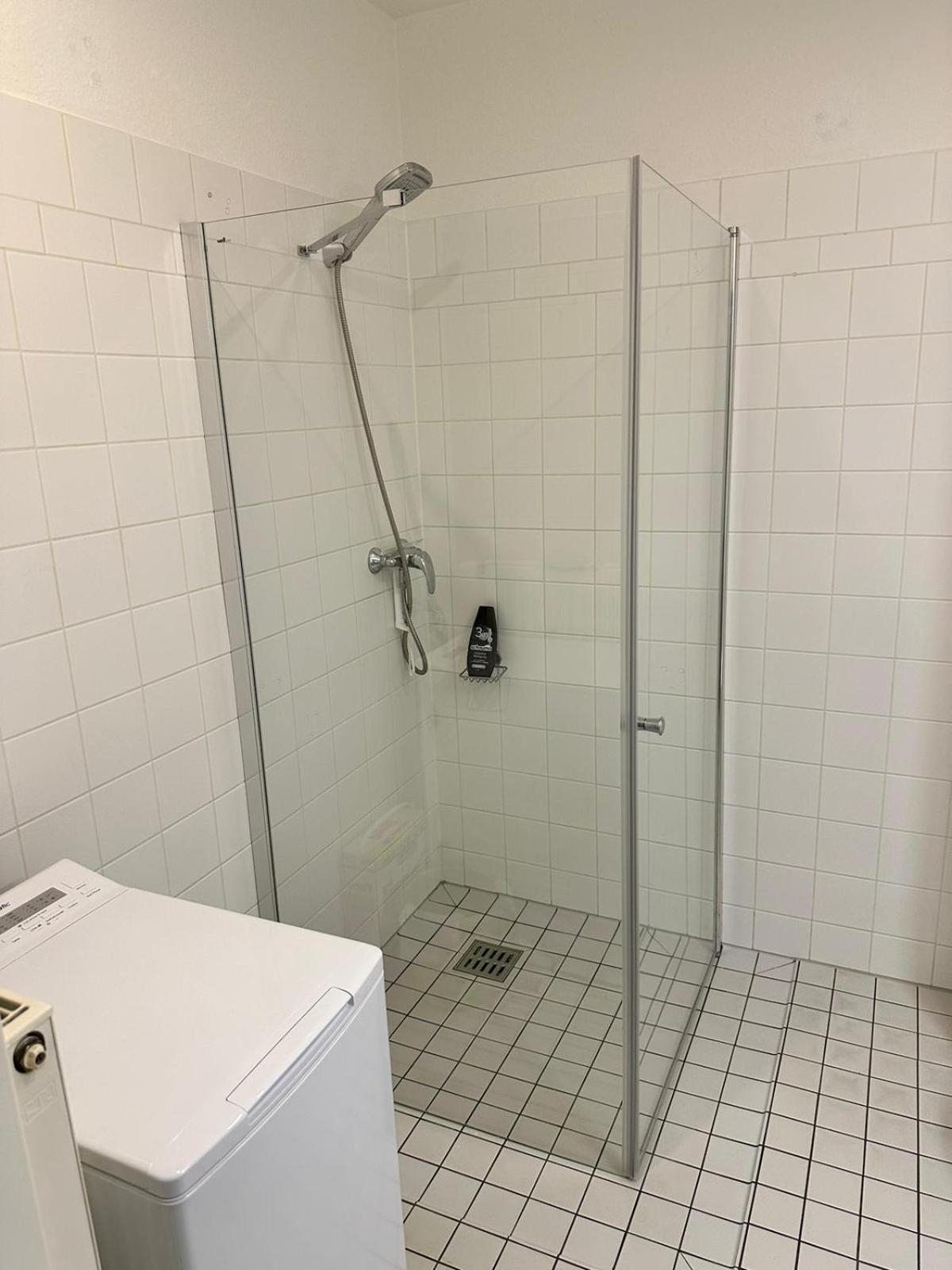 Casa Frida - Business Apartment near Airport BER, kitchen, bathroom, balcony, car park