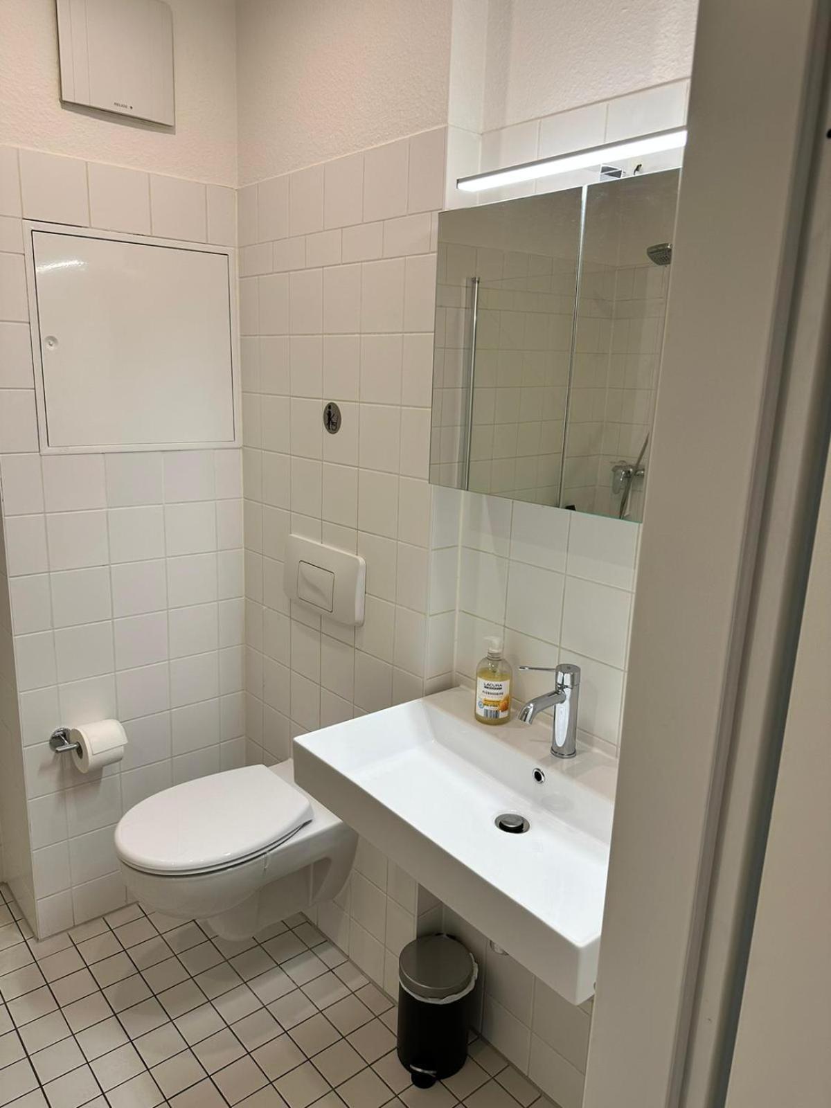 Casa Frida - Business Apartment near Airport BER, kitchen, bathroom, balcony, car park