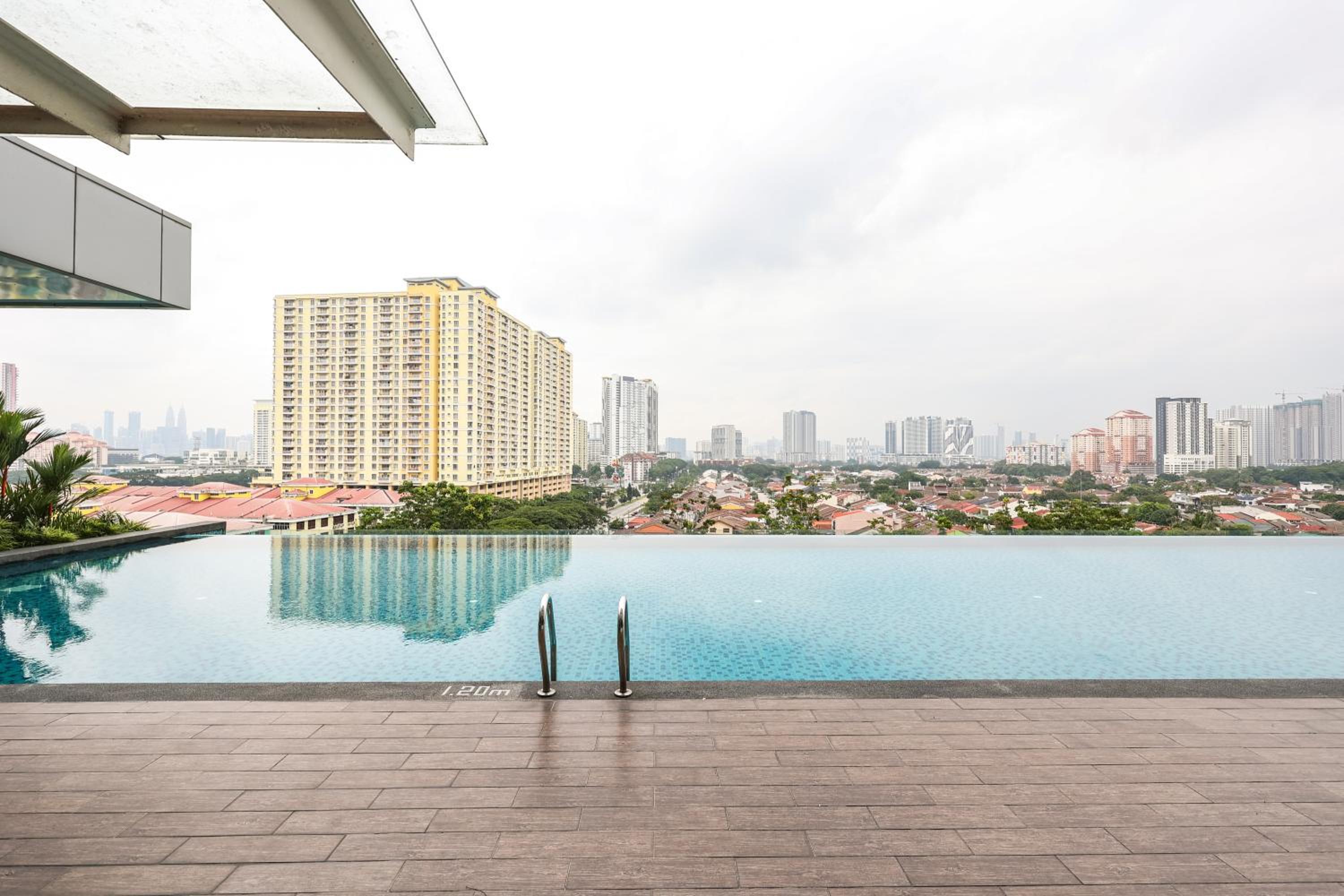 Beautiful 3B2B for 6 pax w Pool - Setapak