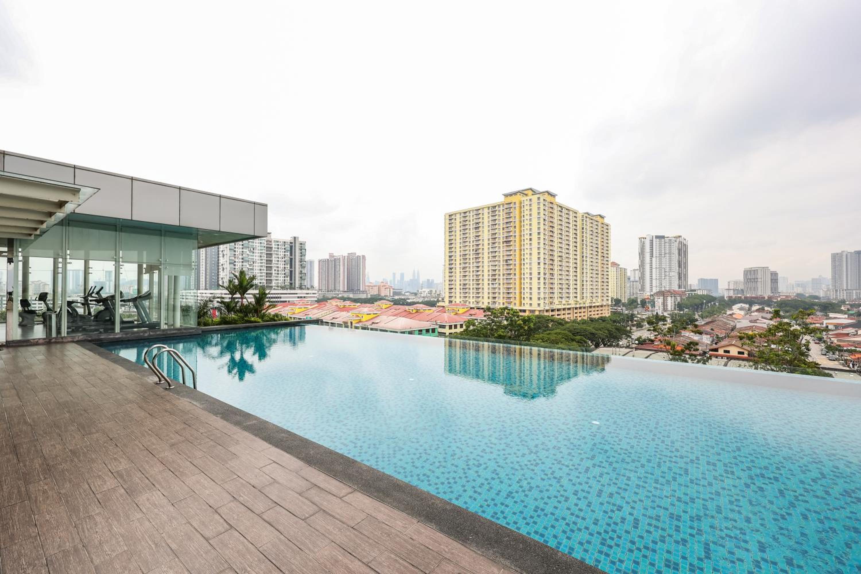 Beautiful 3B2B for 6 pax w Pool - Setapak