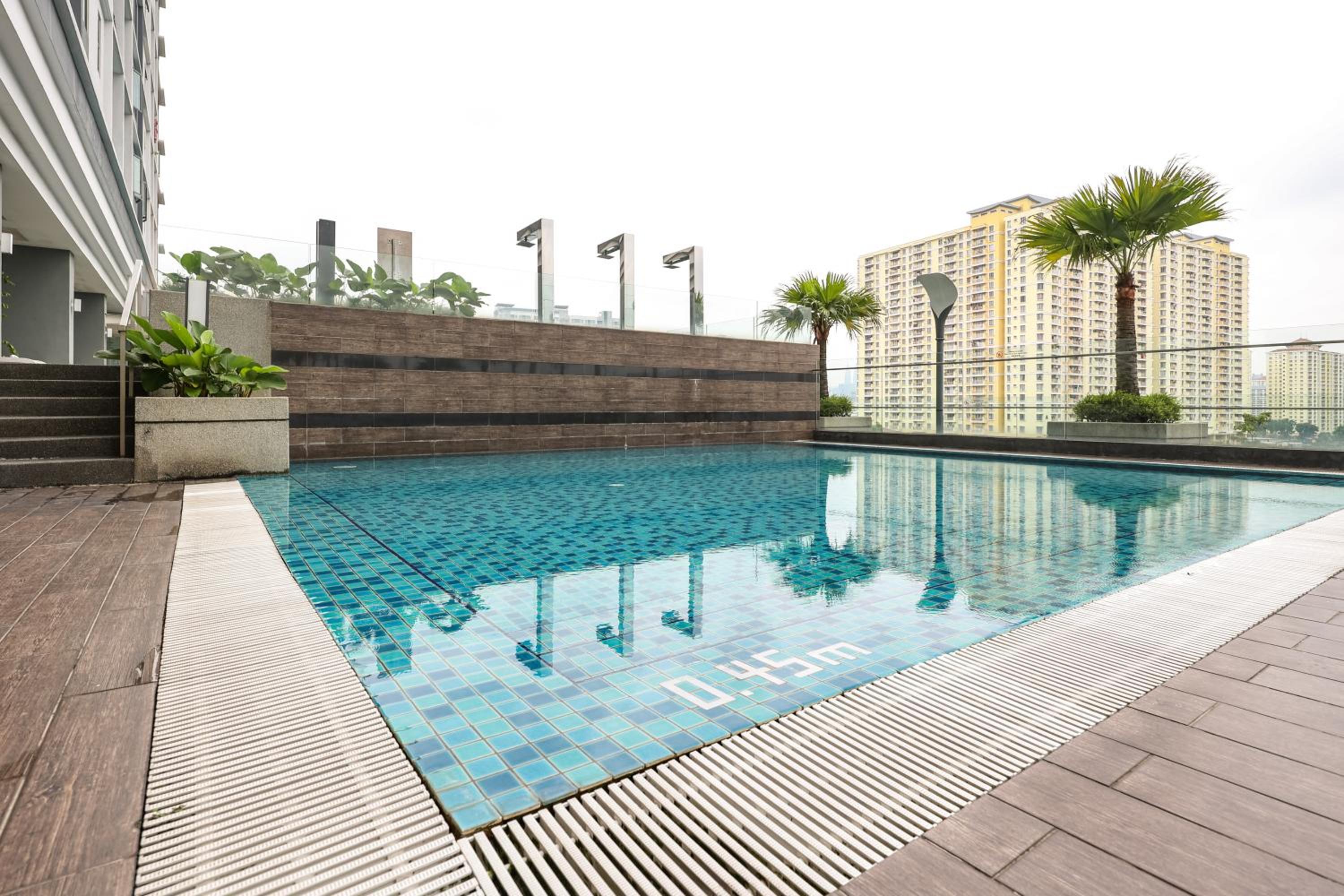 Beautiful 3B2B for 6 pax w Pool - Setapak