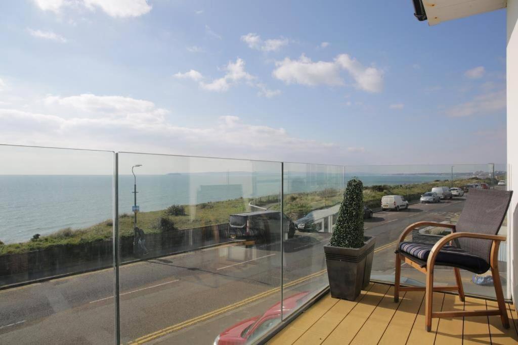 OVERCLIFF by BOURNECOAST - A Beautiful and Modern Holiday Home with SEA VIEWS, a Balcony, Parking and a Garden - HB6314 view 3