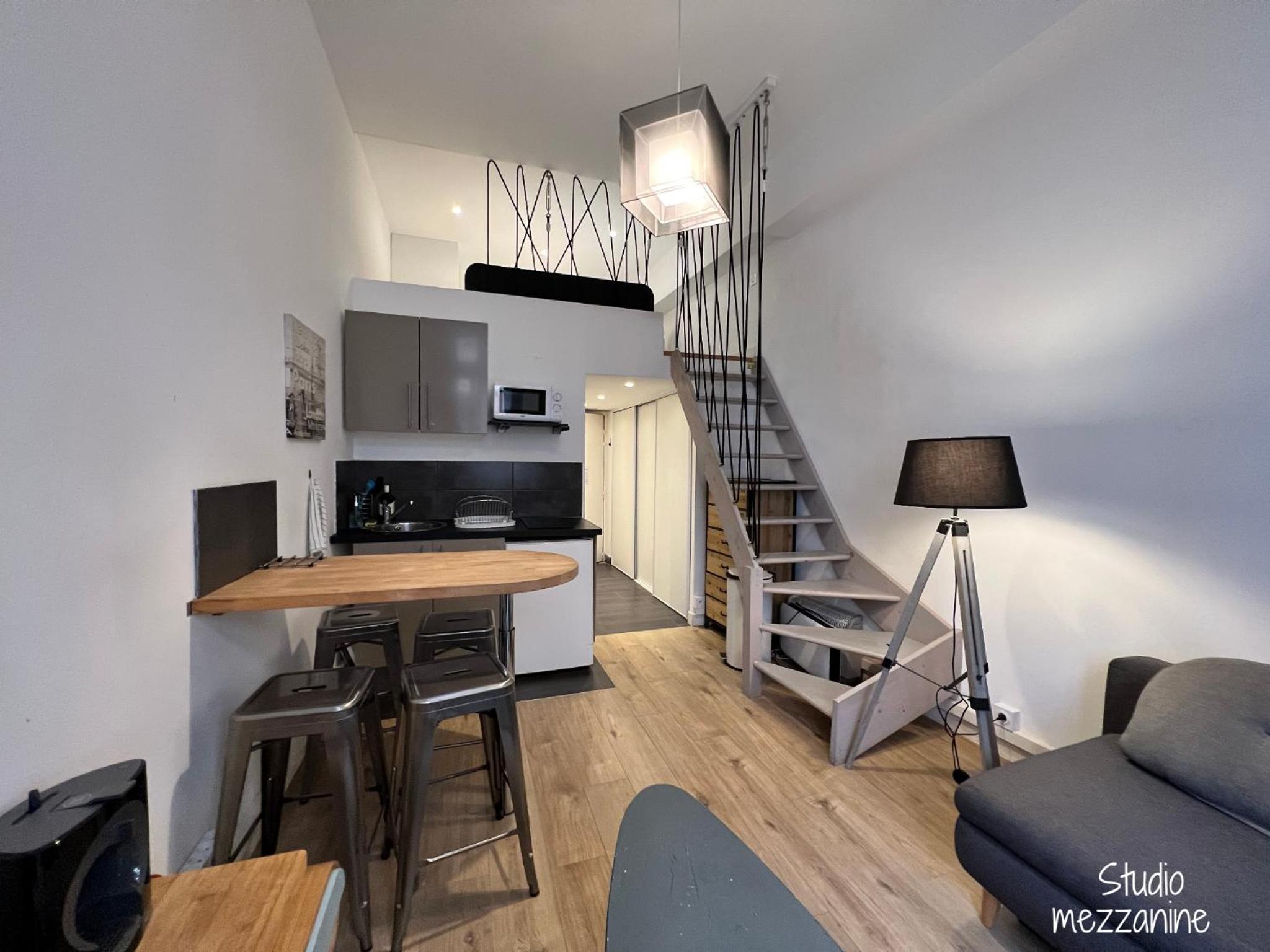 Hyper centre : Appartement Déco Atelier ou Studio Mezzanine view 3