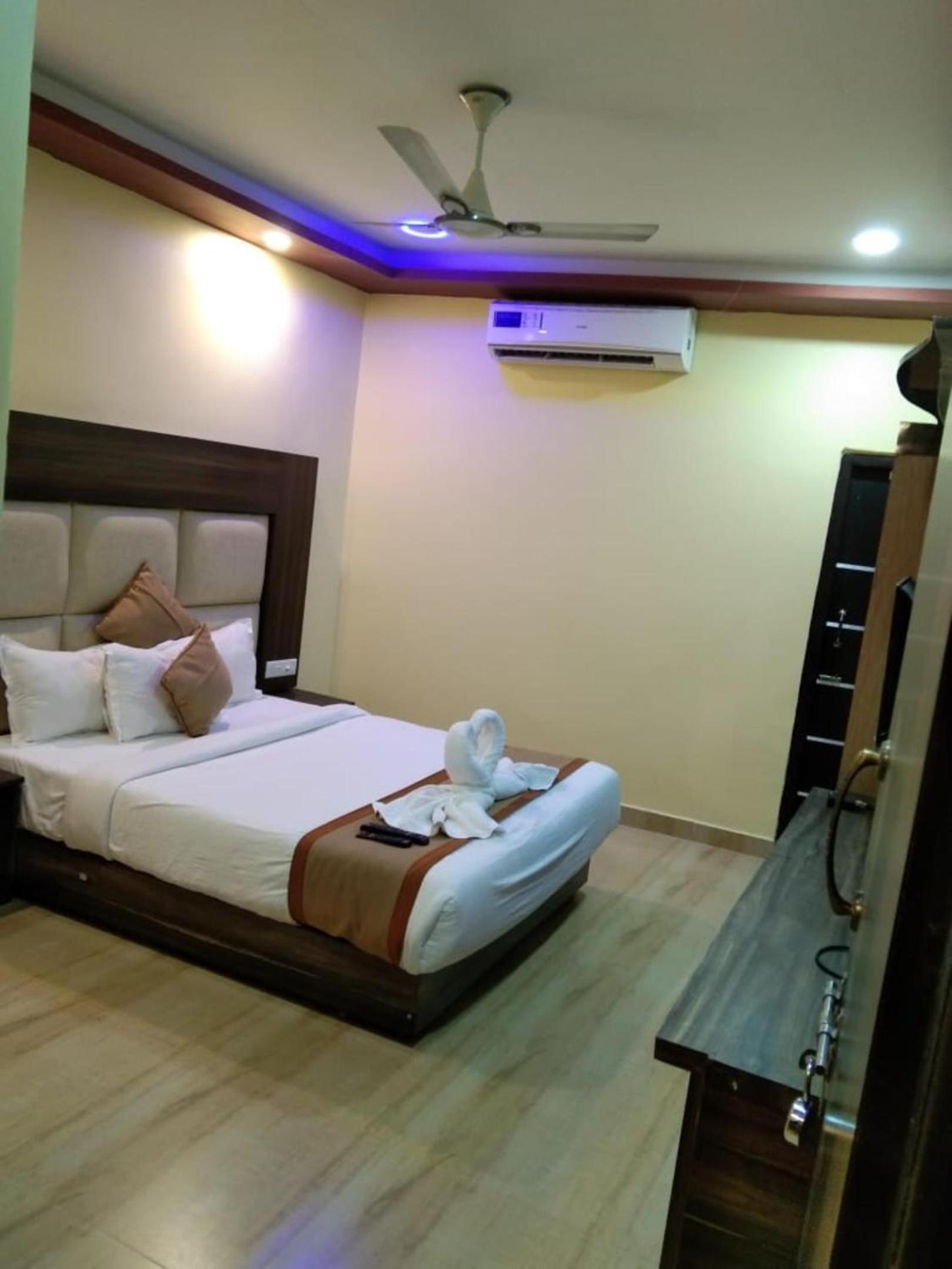 Gold India Beach Resort