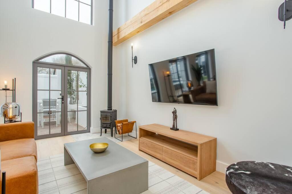 2 Riverside Oaks view 2
