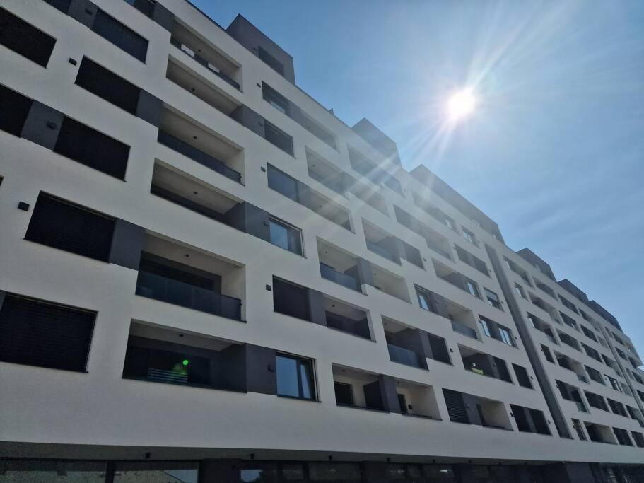 Stylish Urban Residence with parking spot view 2