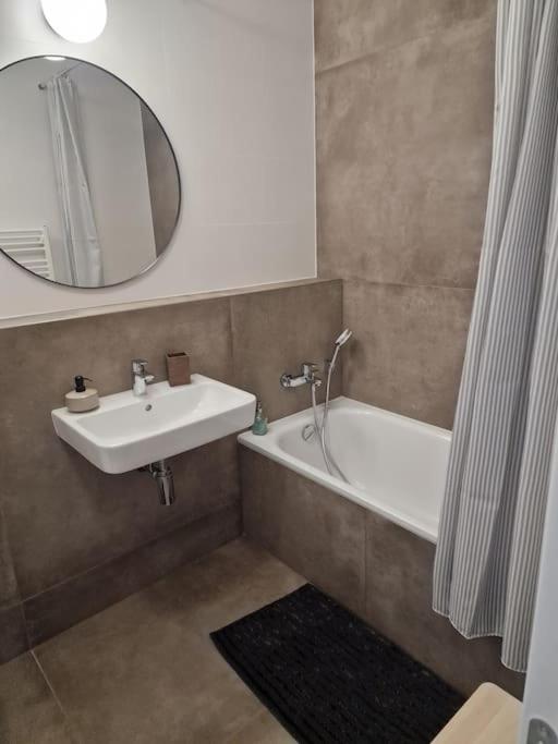 Stylish Urban Residence with parking spot view 4