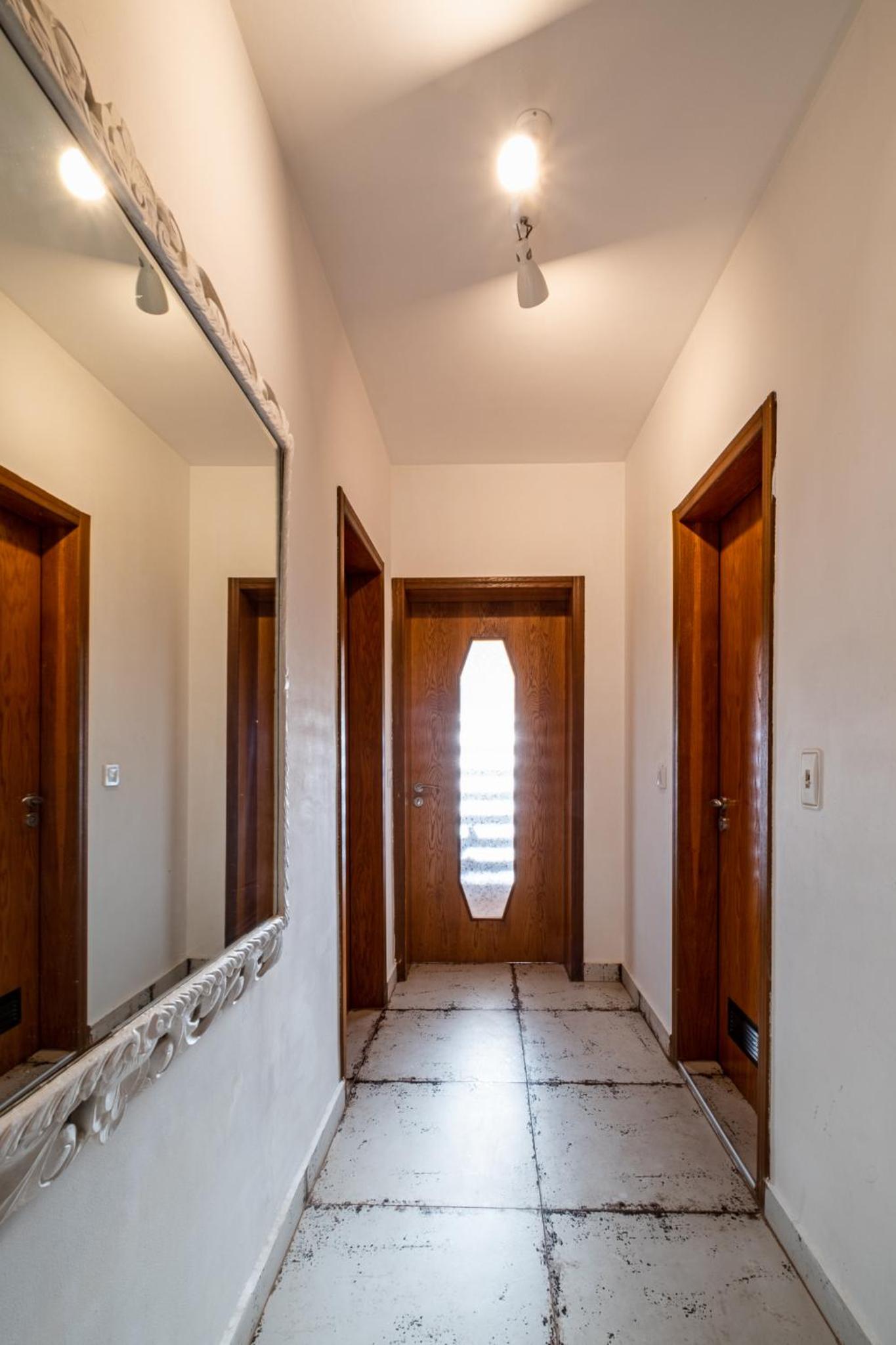 Roman Thermae 2bdrm Sunny Apartment