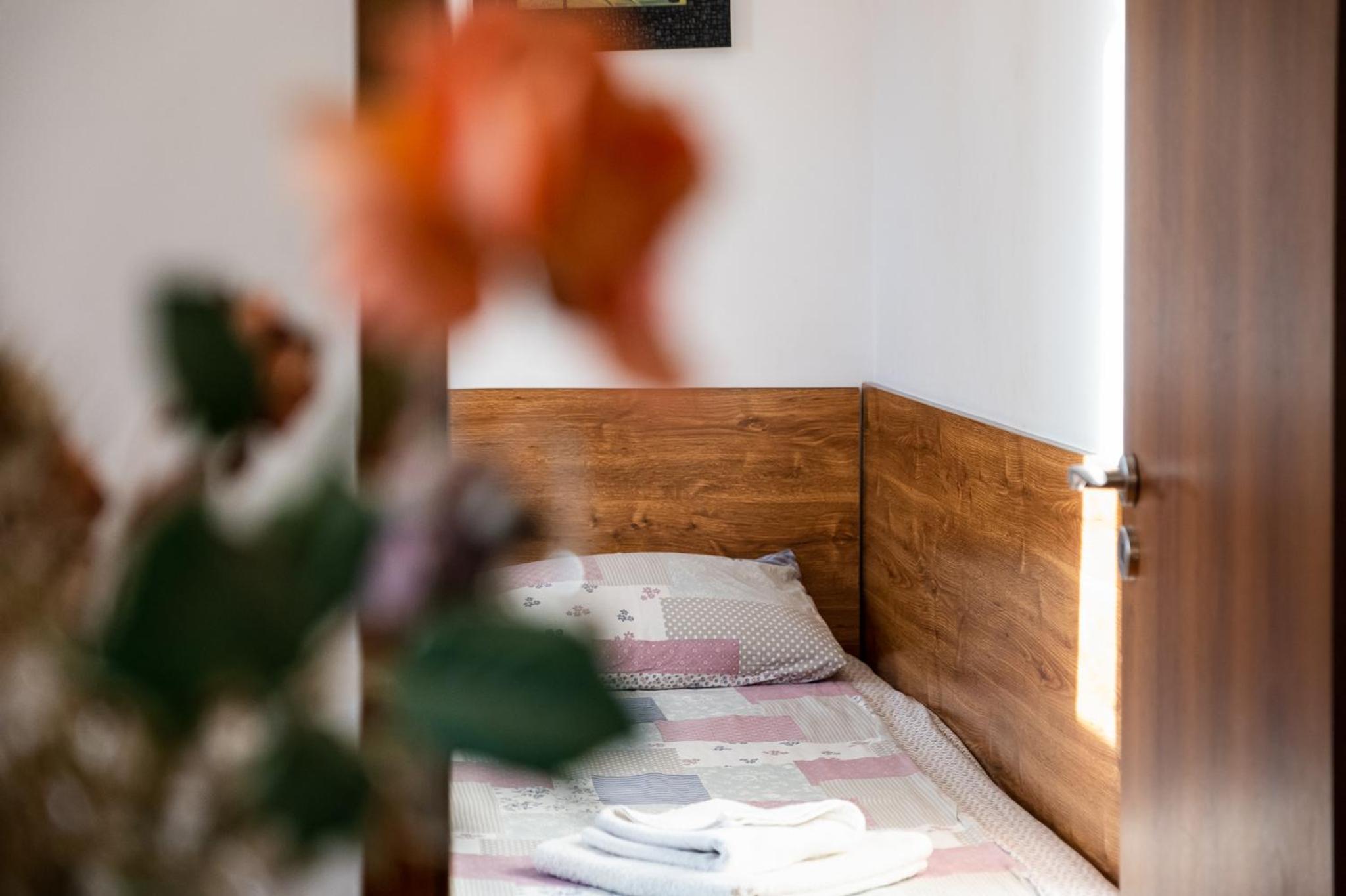 Roman Thermae 2bdrm Sunny Apartment