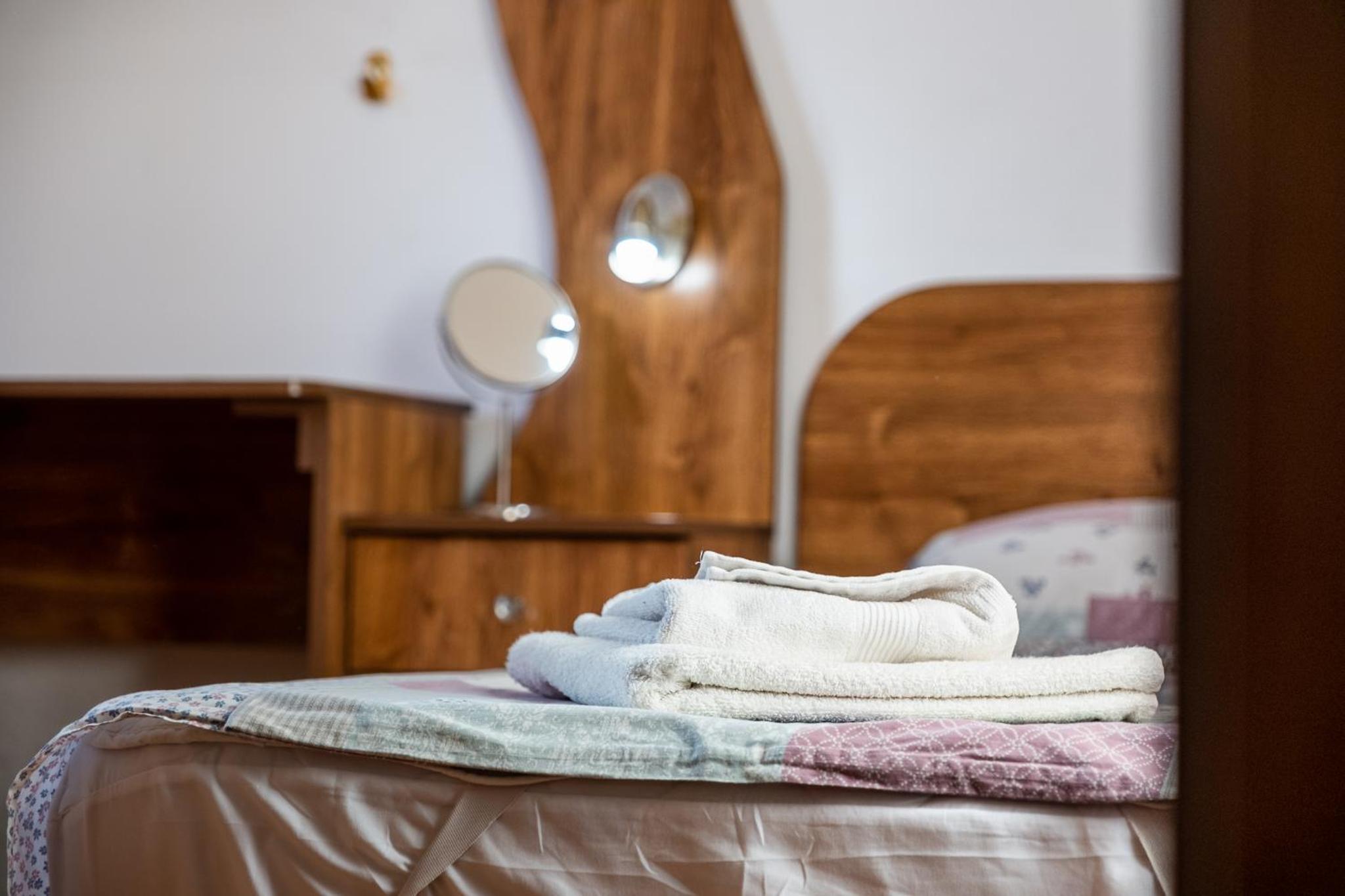 Roman Thermae 2bdrm Sunny Apartment