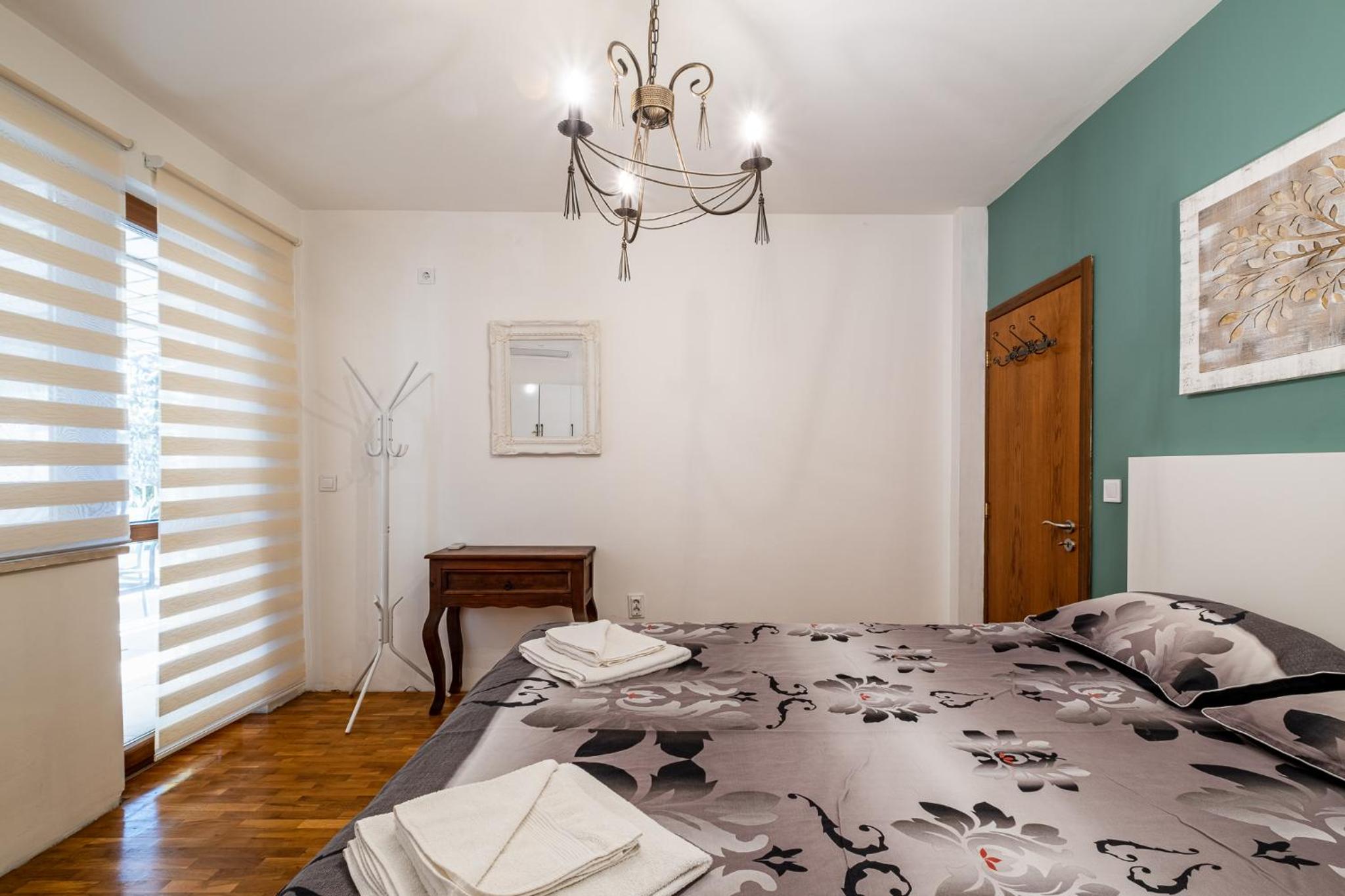 Roman Thermae 2bdrm Sunny Apartment