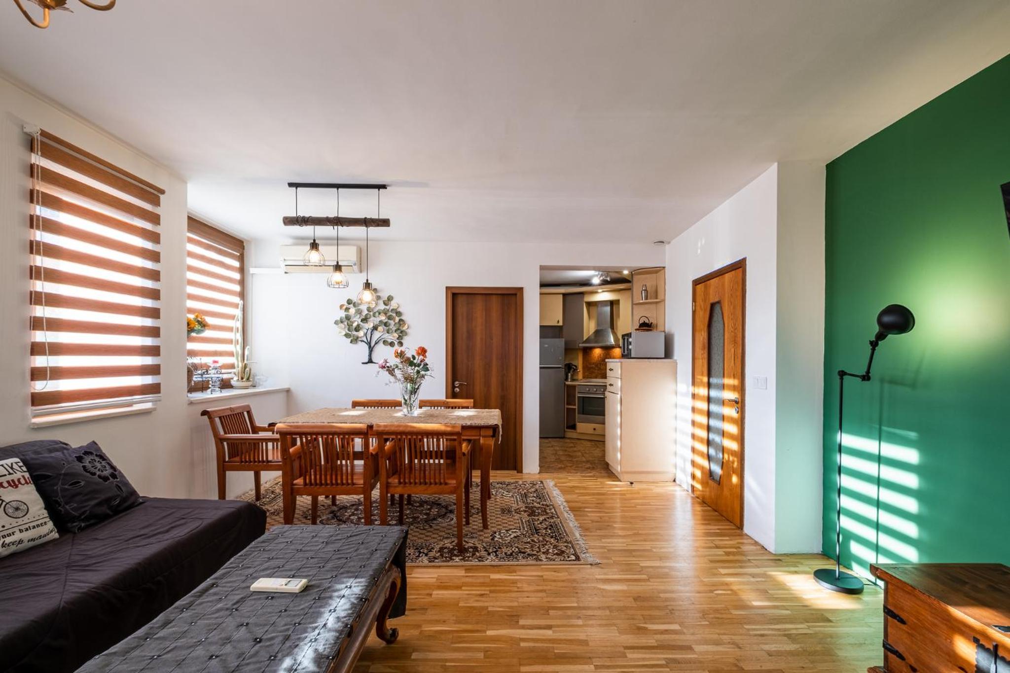 Roman Thermae 2bdrm Sunny Apartment