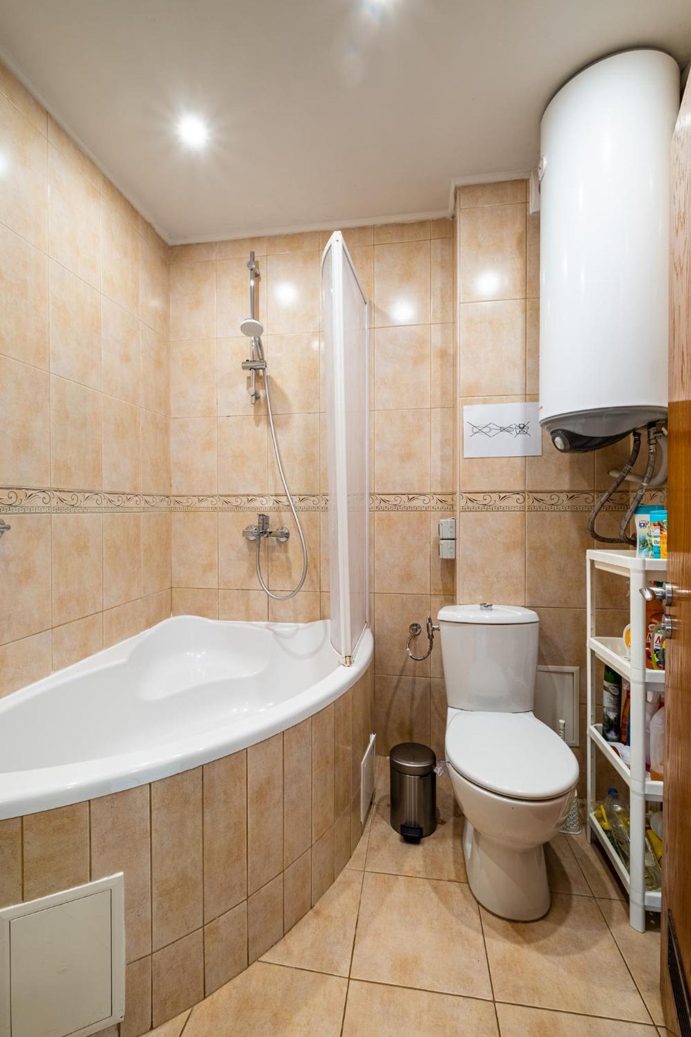 Roman Thermae 2bdrm Sunny Apartment