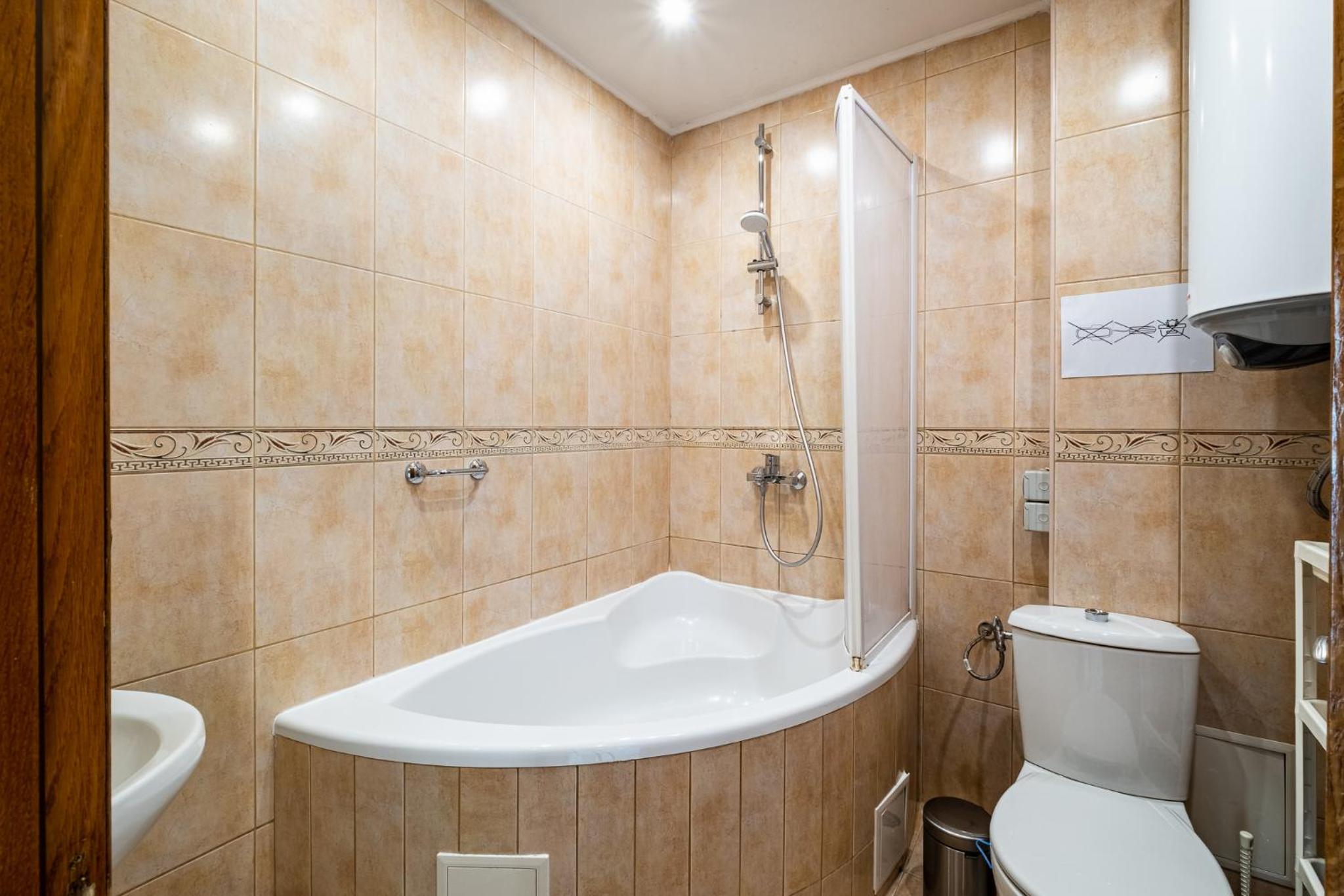 Roman Thermae 2bdrm Sunny Apartment