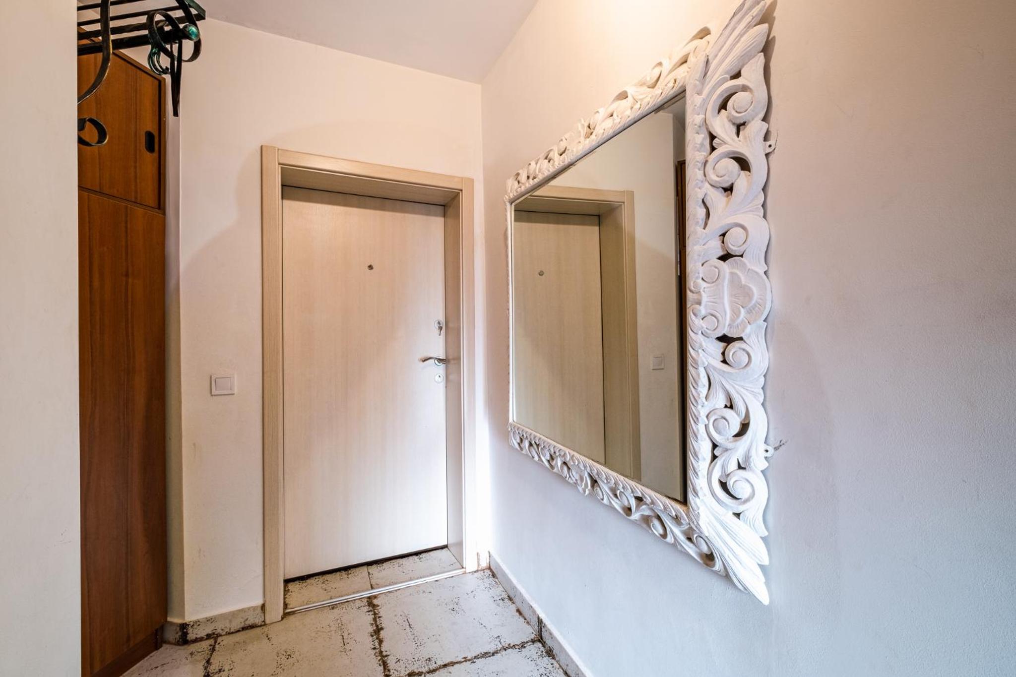 Roman Thermae 2bdrm Sunny Apartment