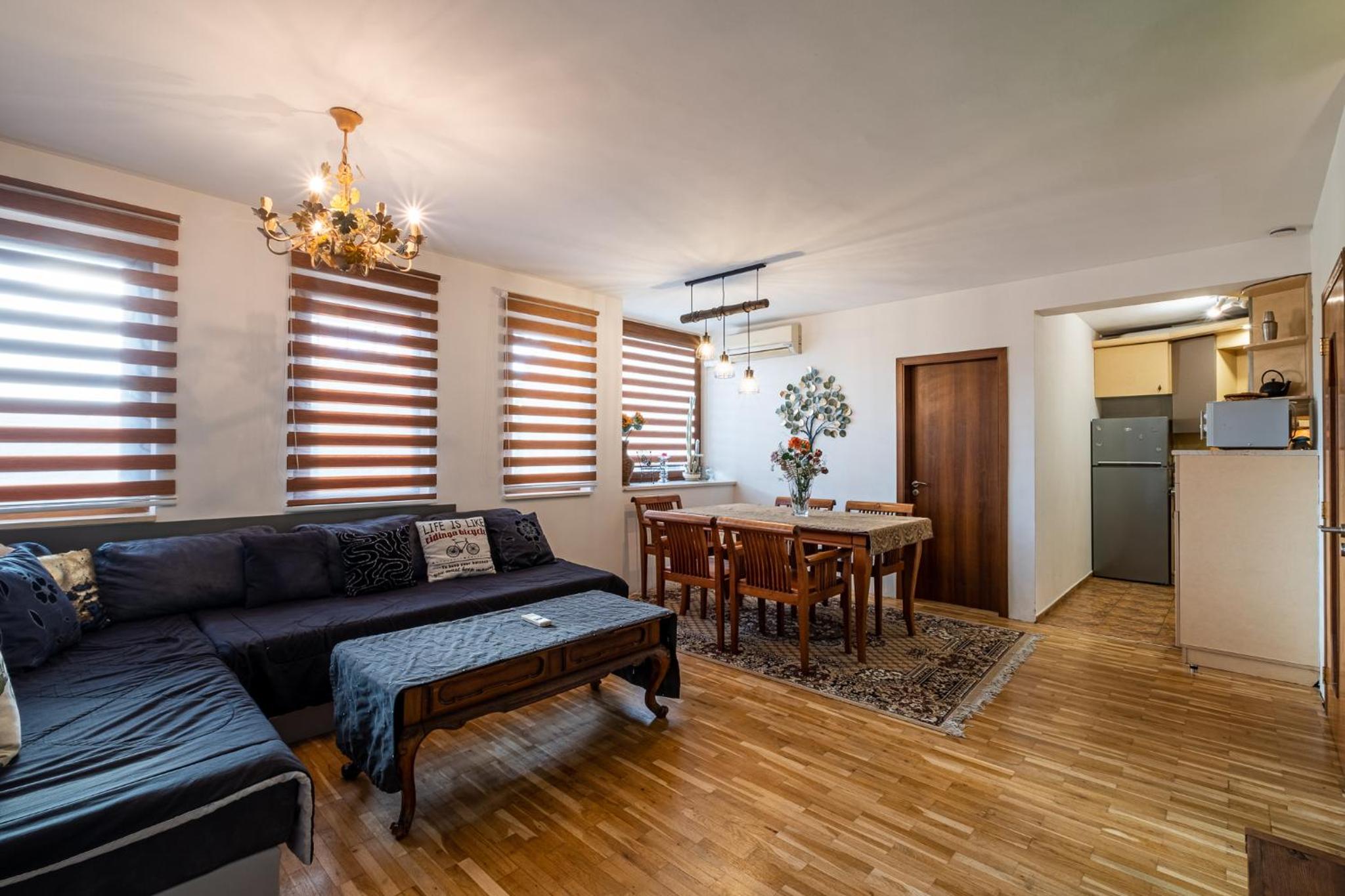 Roman Thermae 2bdrm Sunny Apartment