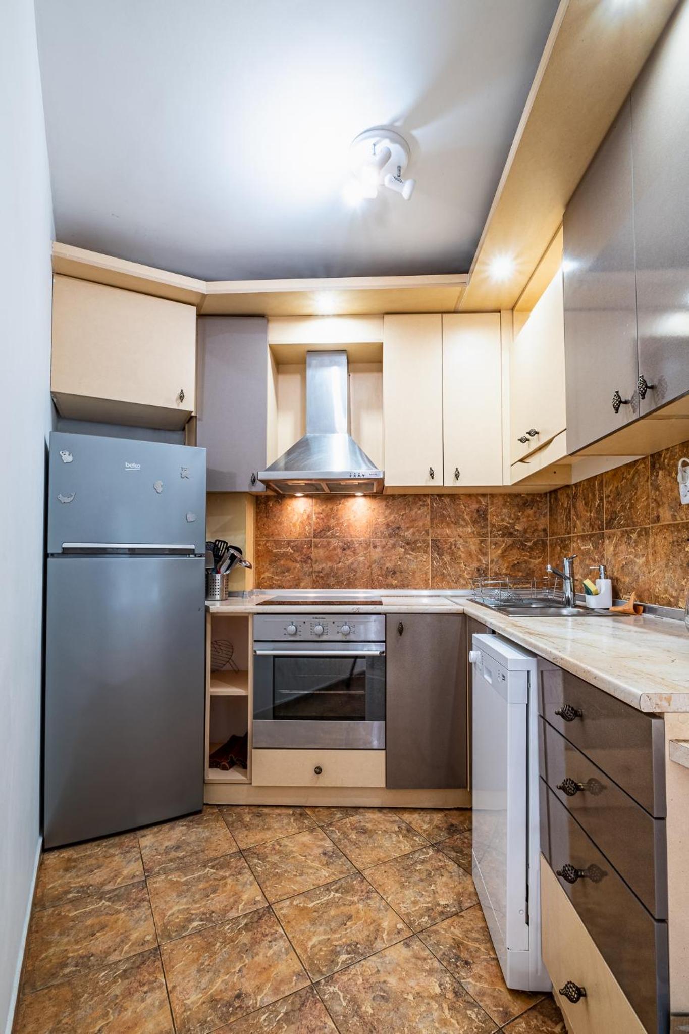 Roman Thermae 2bdrm Sunny Apartment