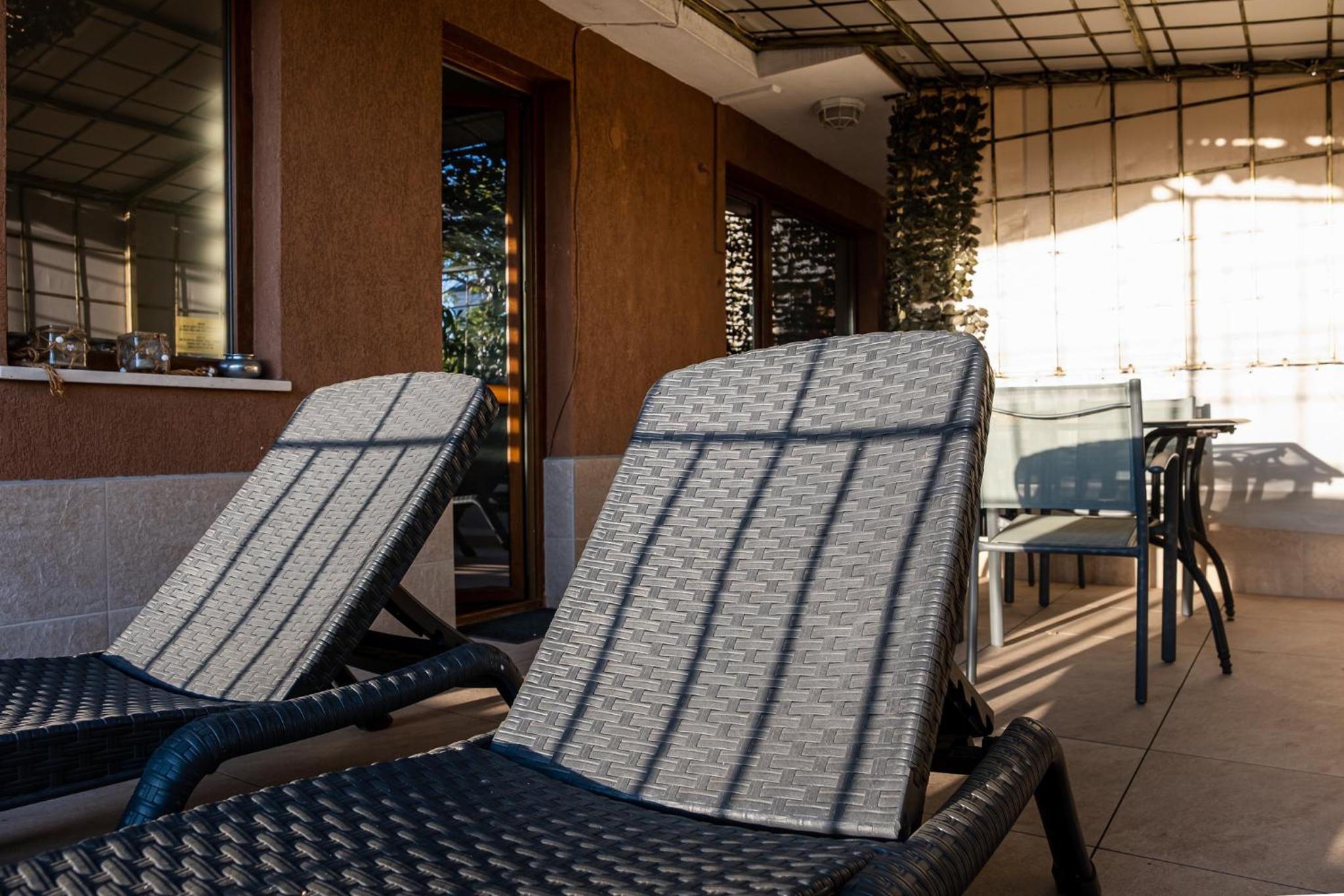 Roman Thermae 2bdrm Sunny Apartment