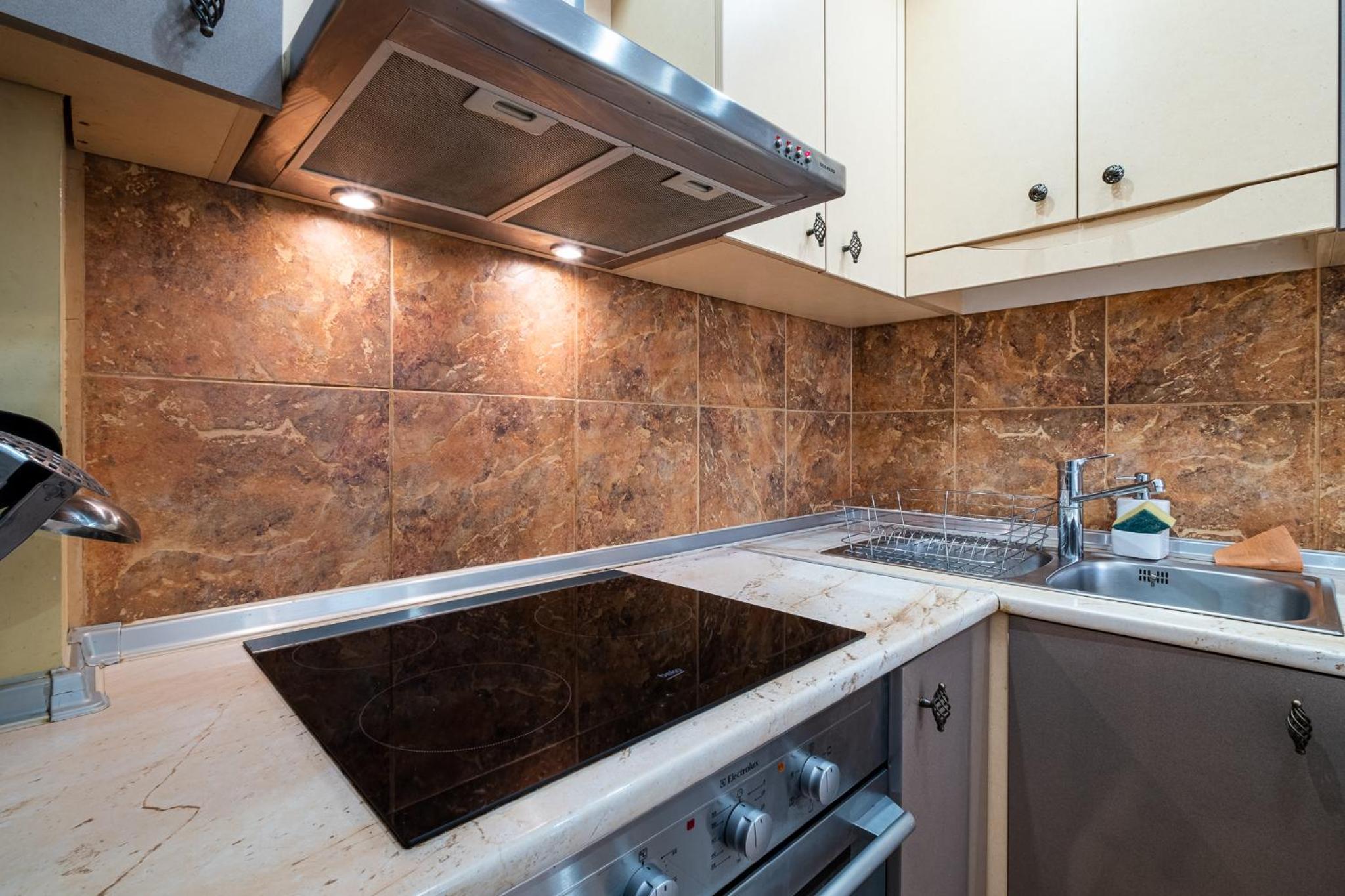 Roman Thermae 2bdrm Sunny Apartment