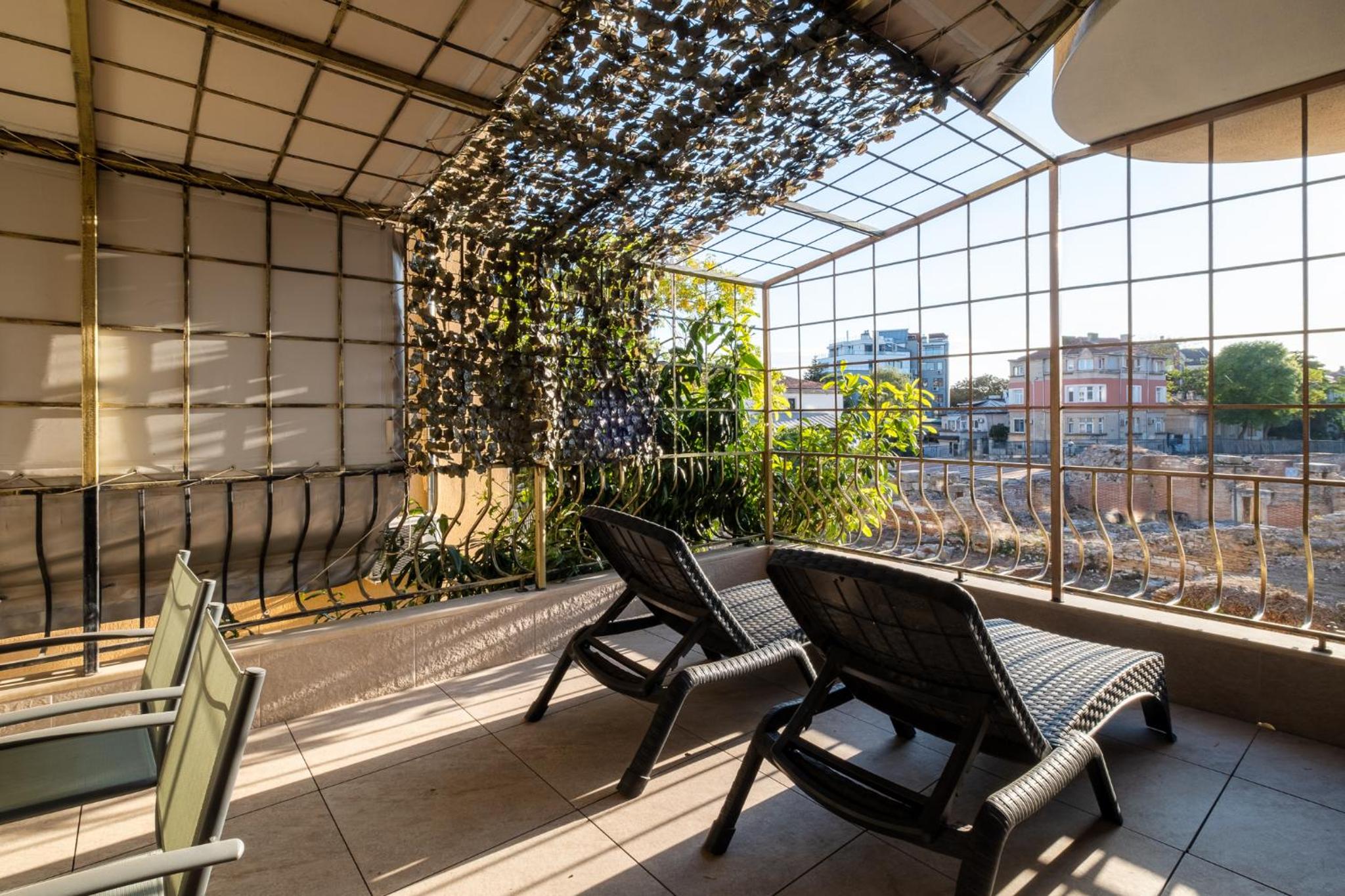 Roman Thermae 2bdrm Sunny Apartment