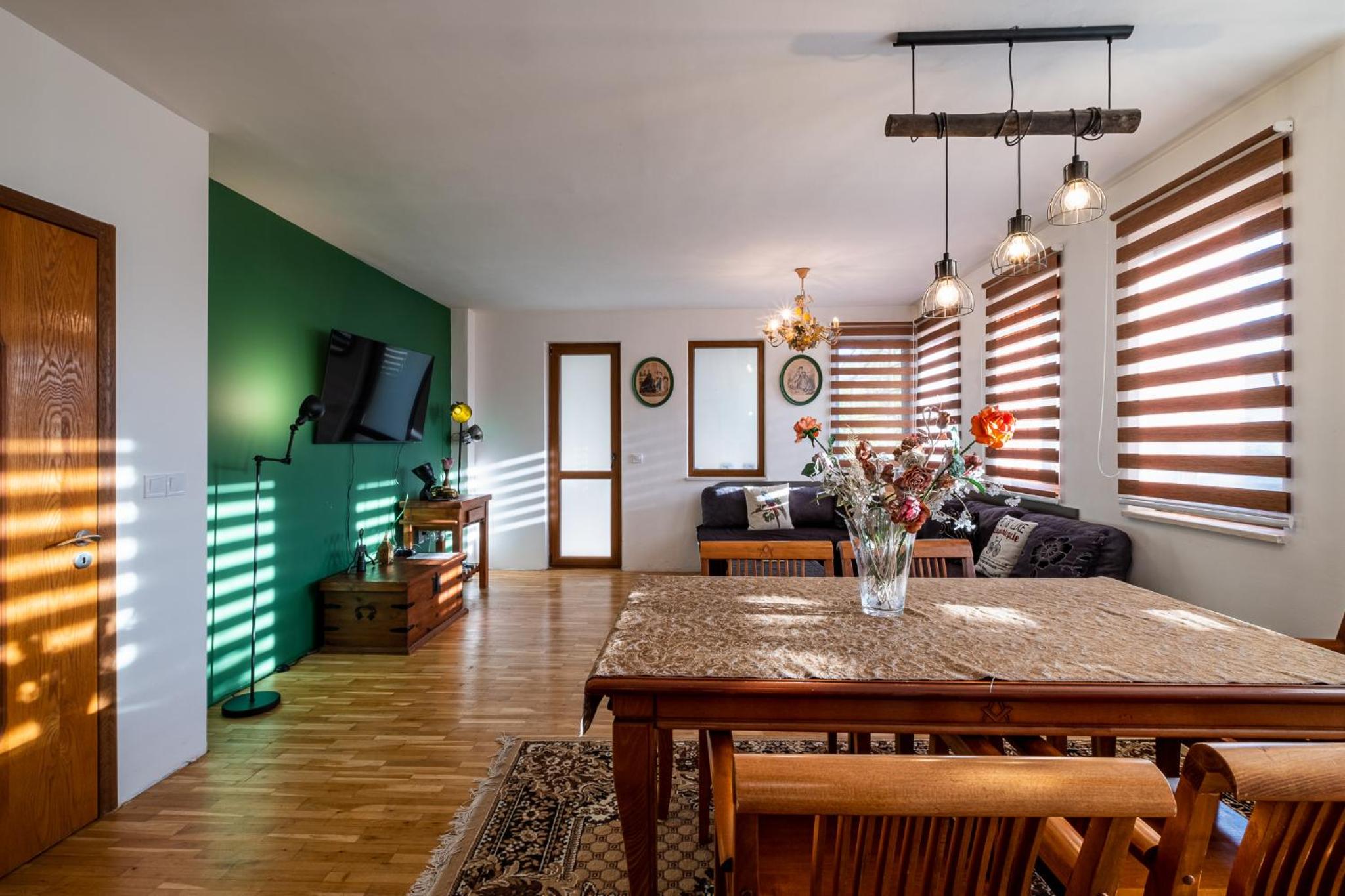 Roman Thermae 2bdrm Sunny Apartment