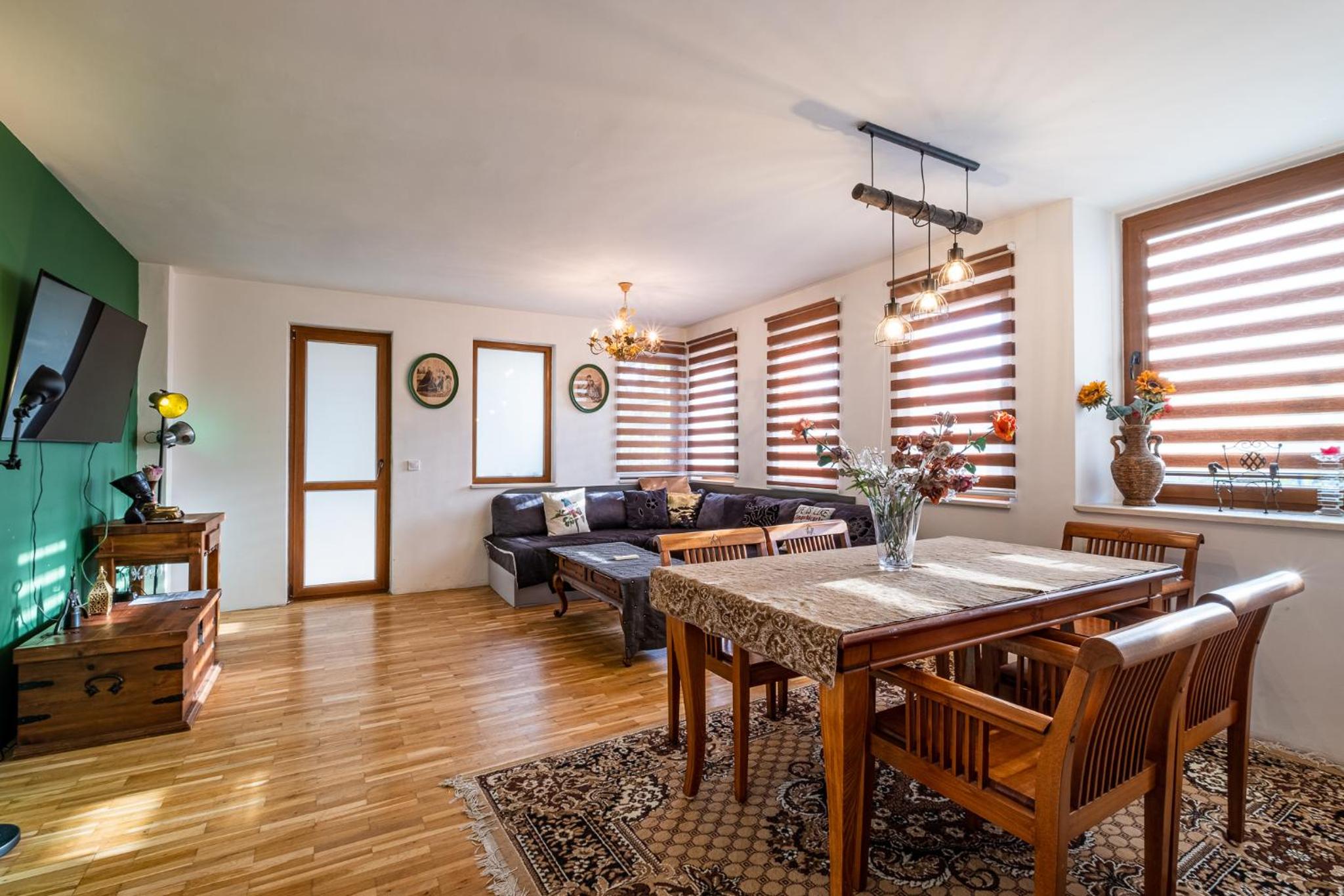 Roman Thermae 2bdrm Sunny Apartment