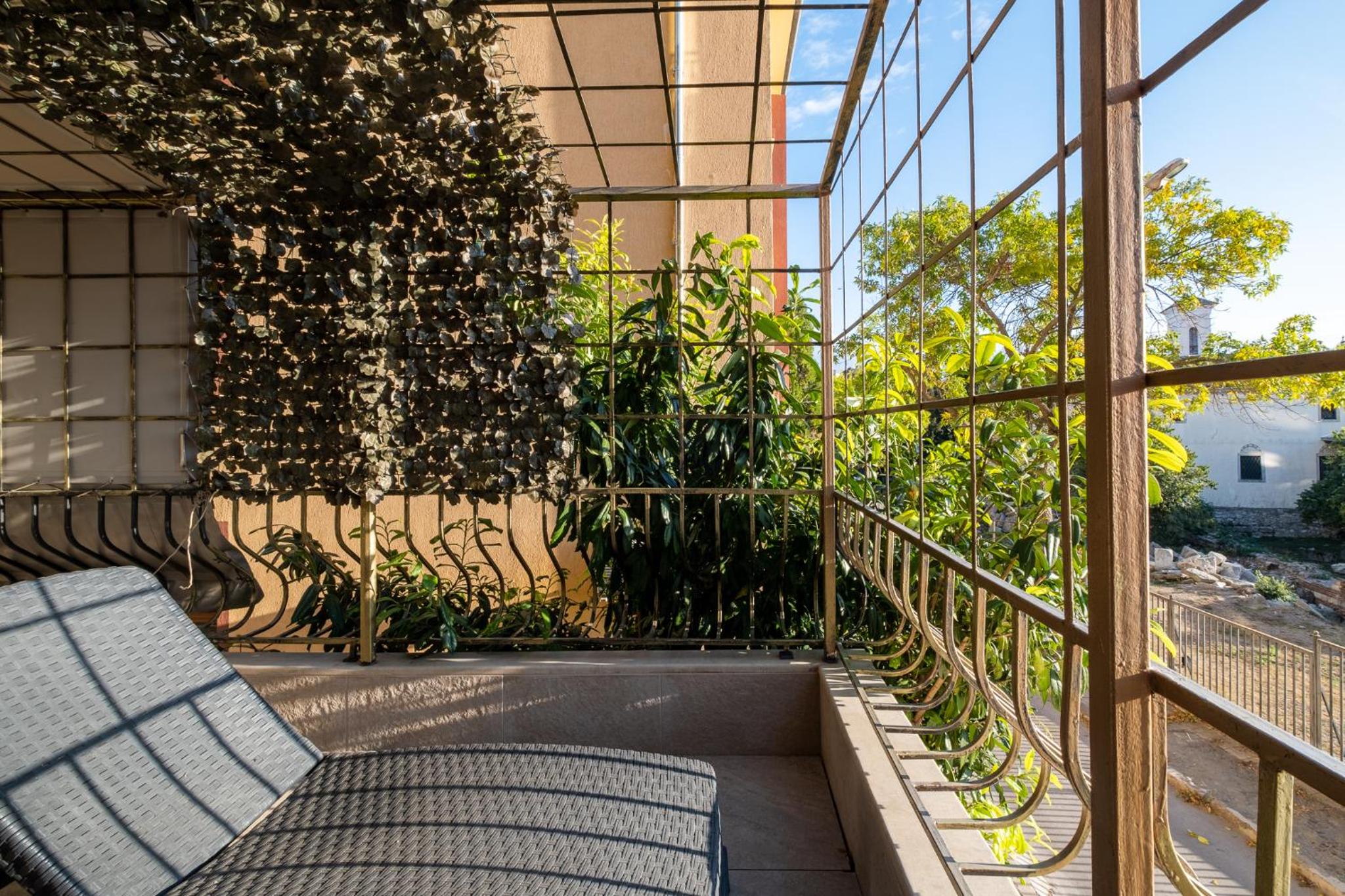 Roman Thermae 2bdrm Sunny Apartment