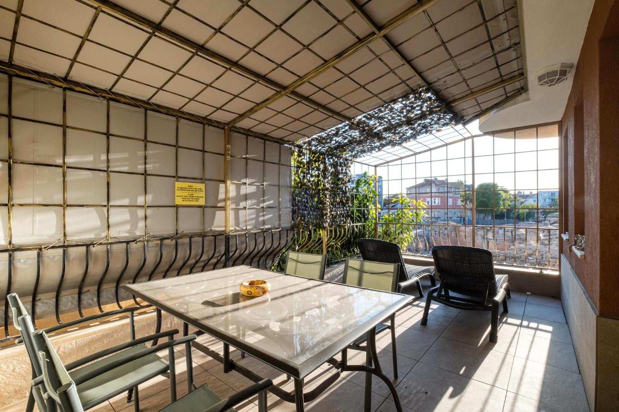 Roman Thermae 2bdrm Sunny Apartment