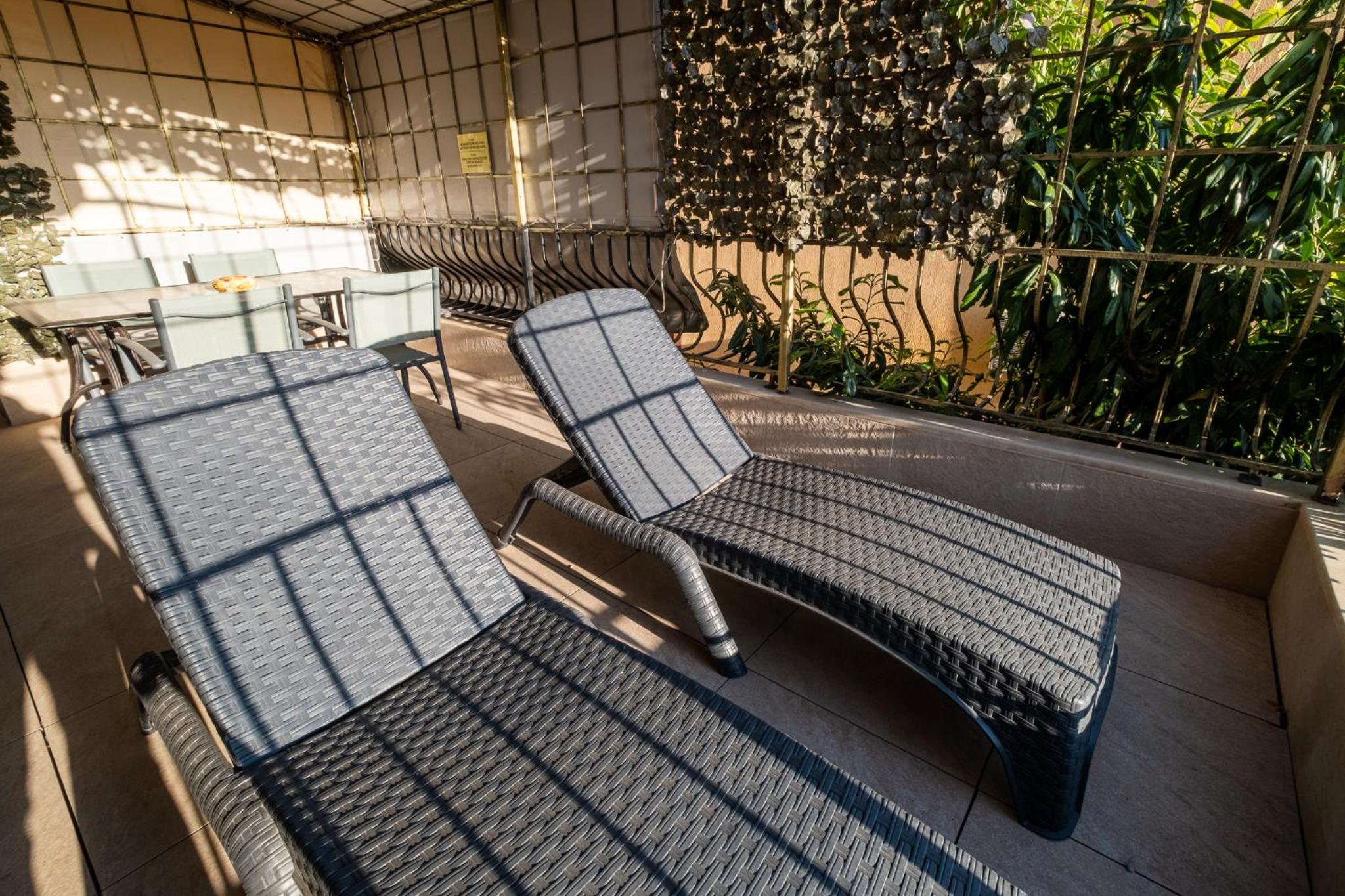 Roman Thermae 2bdrm Sunny Apartment
