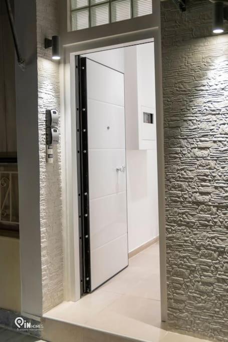 The Aqua - Stylish & Comfy Studio in Egaleo-Athens