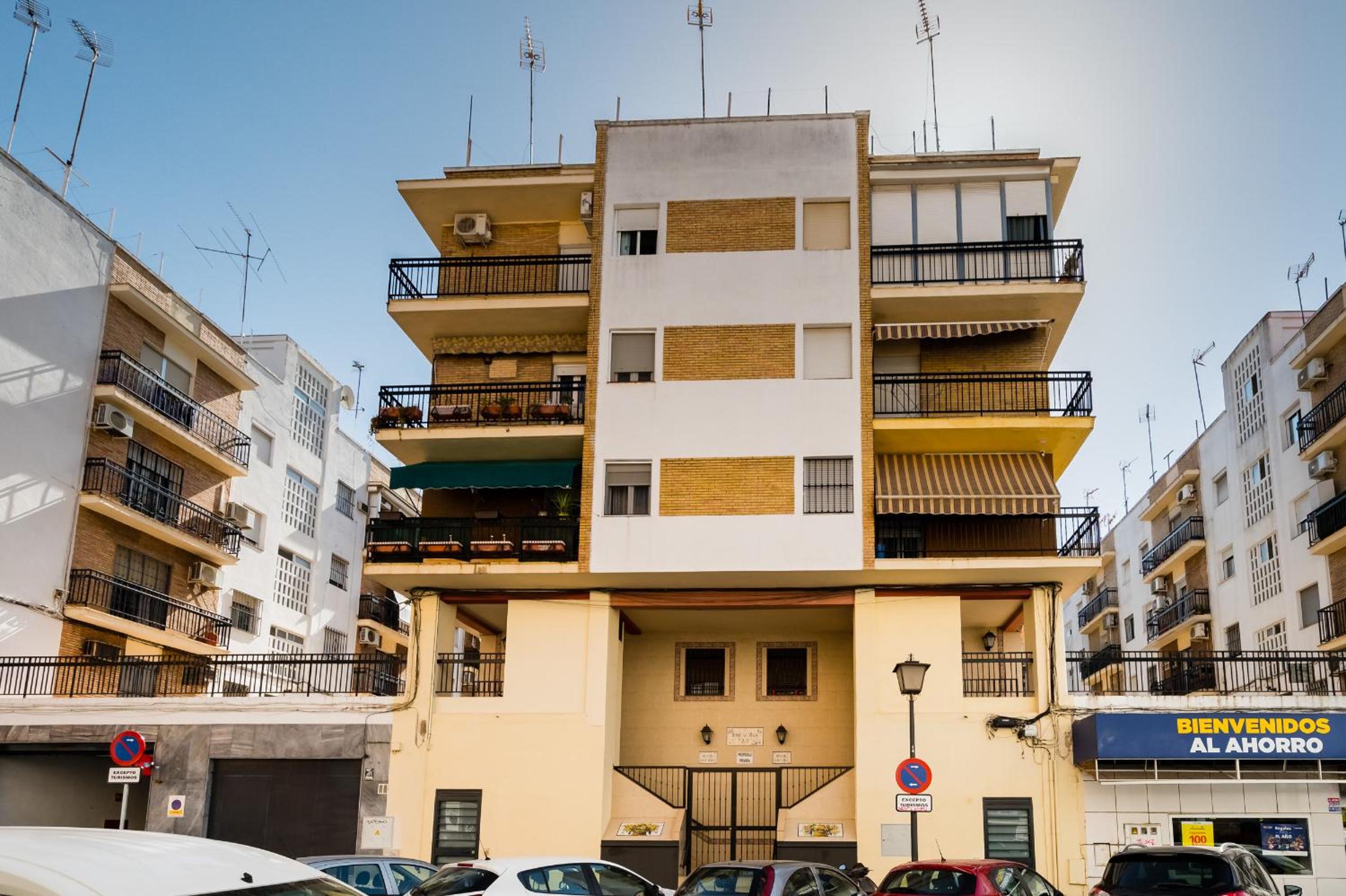 Apartamento cerca del centro y de la estación Santa Justa a pie, 1 plaza de Parking gratis