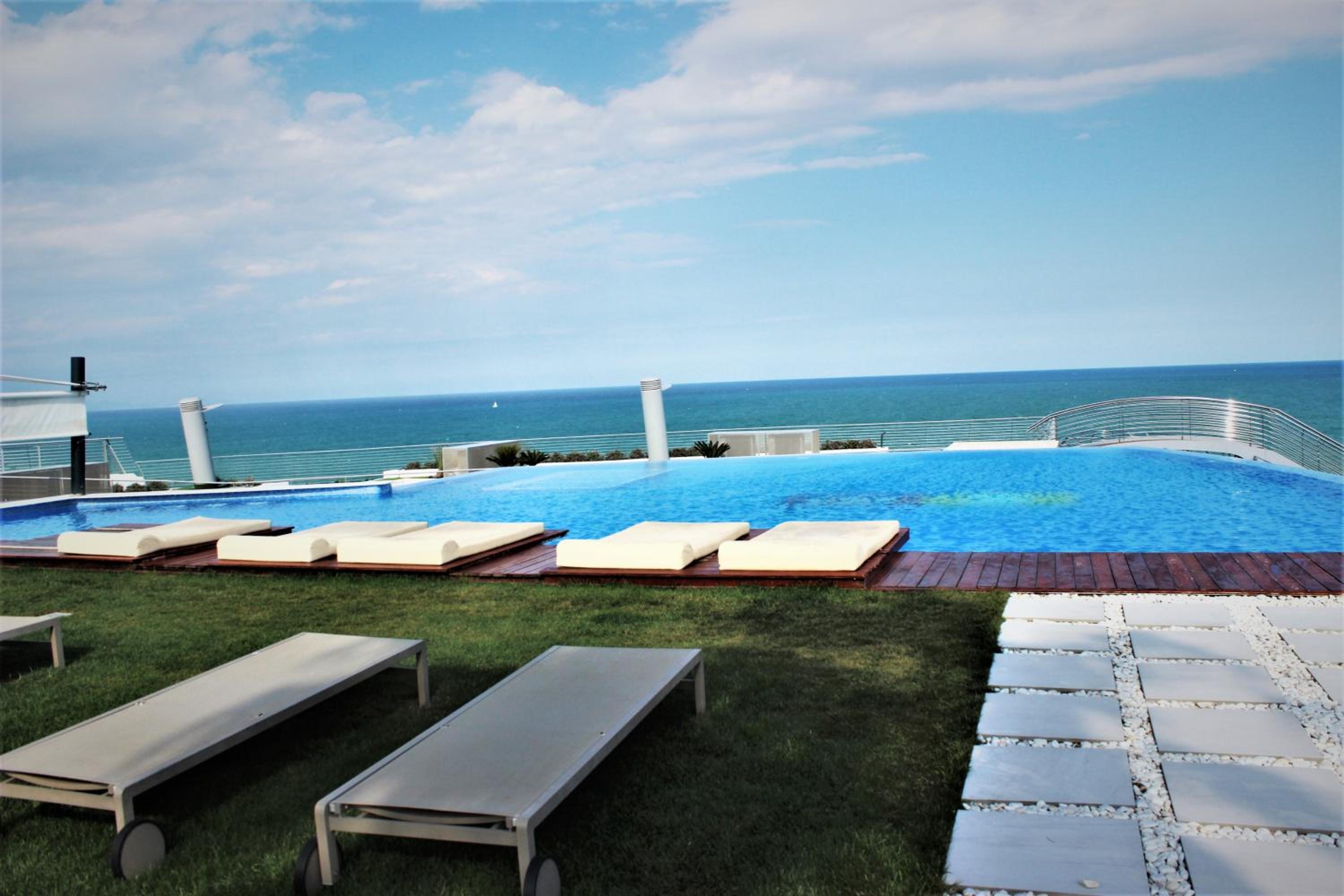 Infinity View luxury beachfront apartment