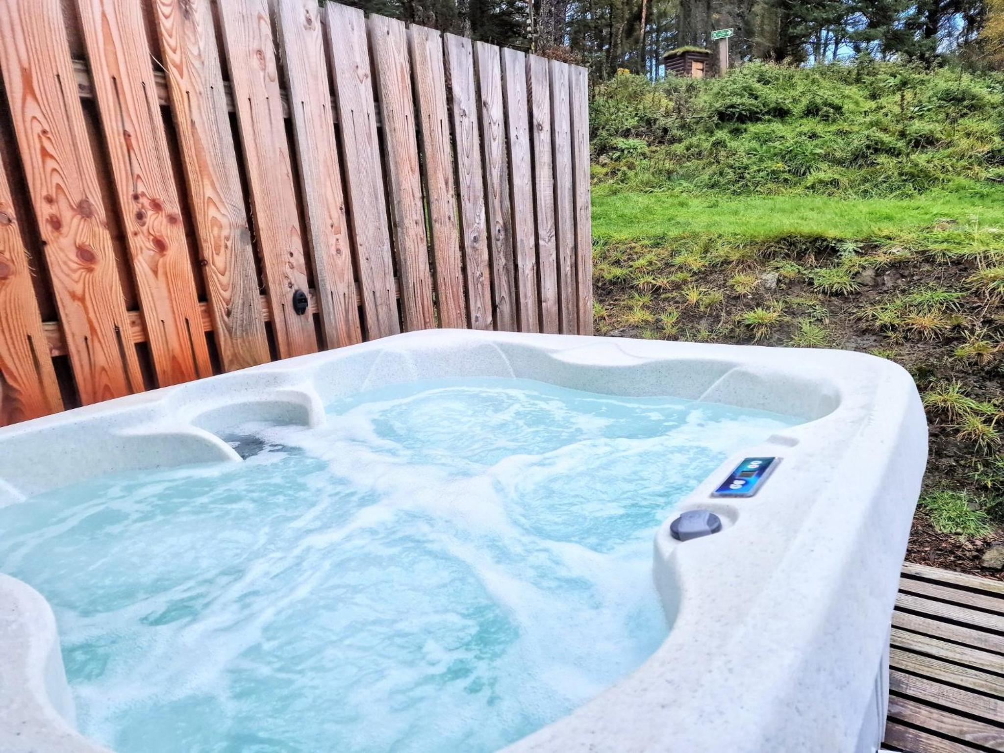 Kaoglen Apollo-Hot tub-Cairngorms-Pet friendly view 4