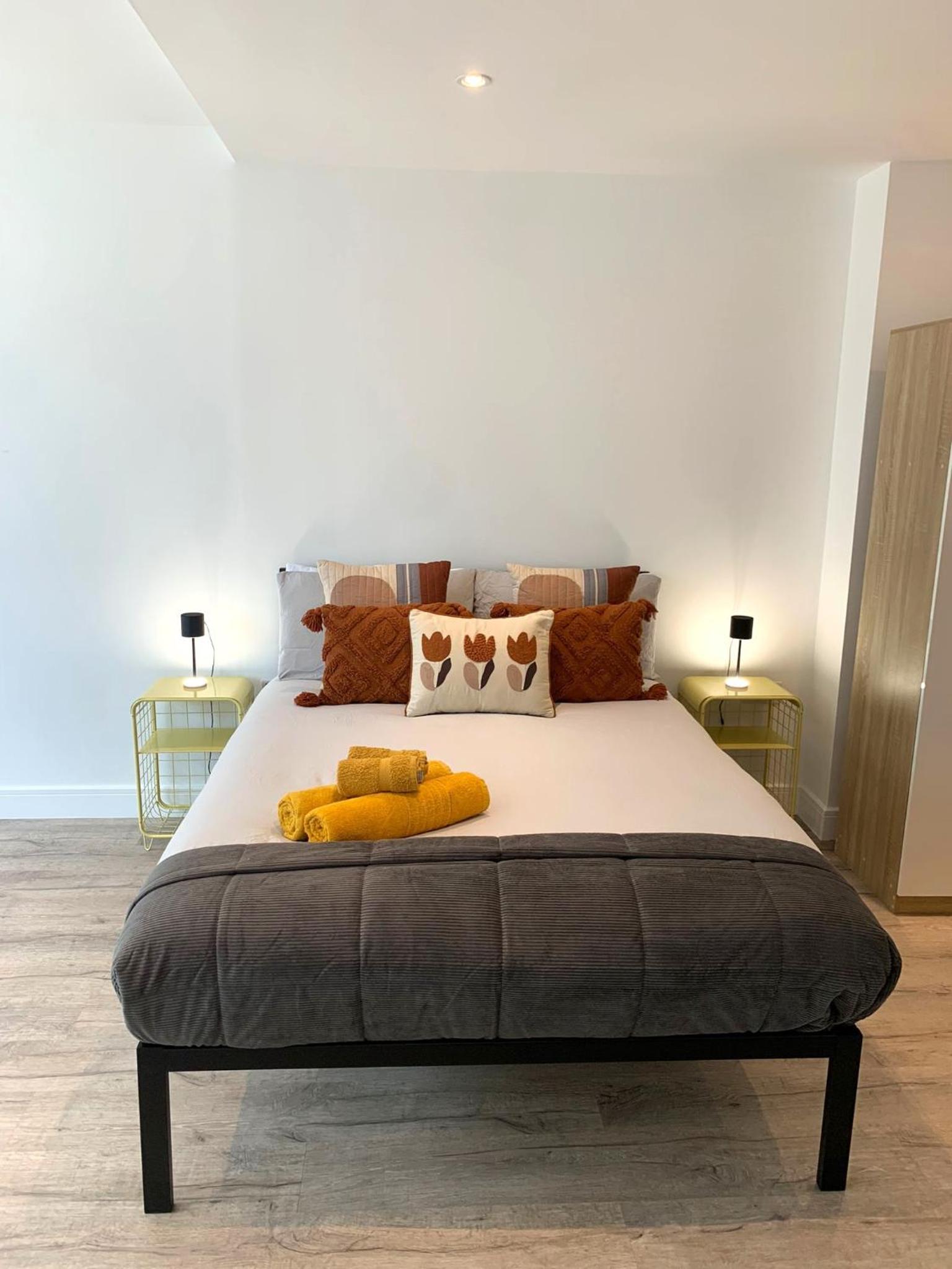 Modern Studio Flat near Highbury & Islington station