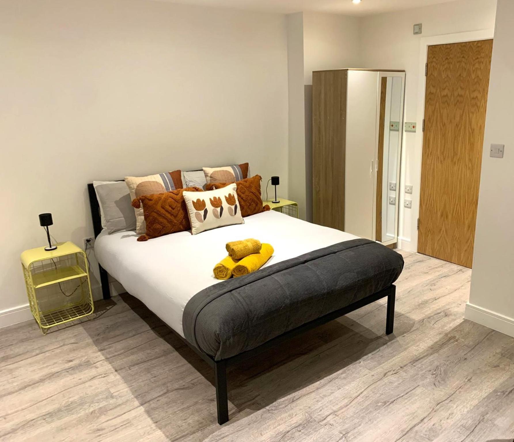 Modern Studio Flat near Highbury & Islington station