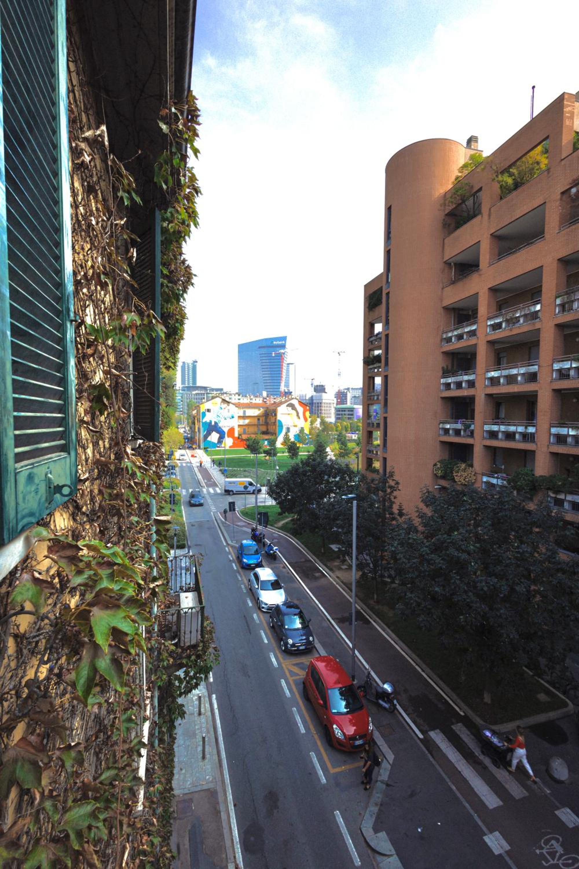 tHE Home Of Fame - Bosco Verticale View