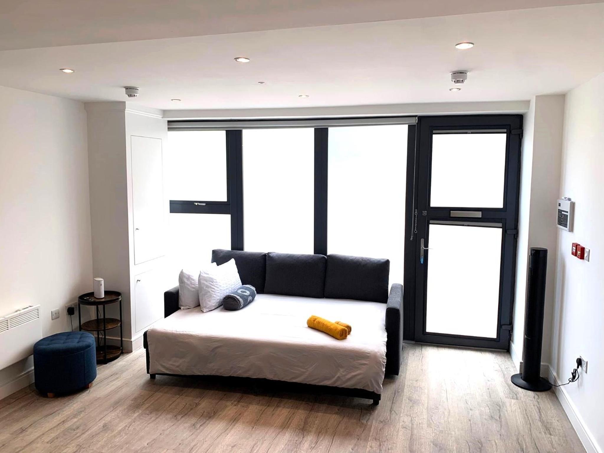 Modern Studio Flat near Highbury & Islington station