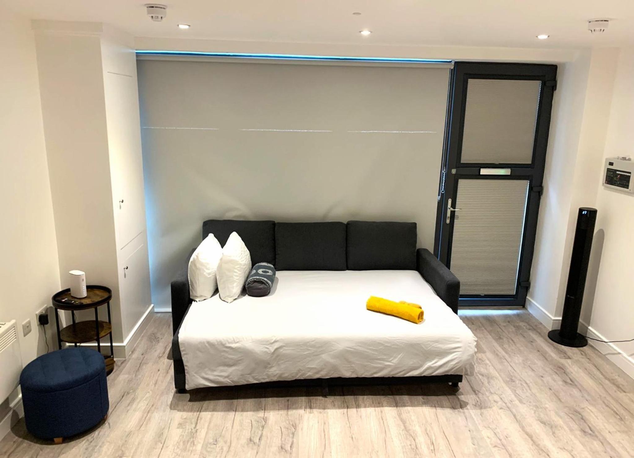 Modern Studio Flat near Highbury & Islington station