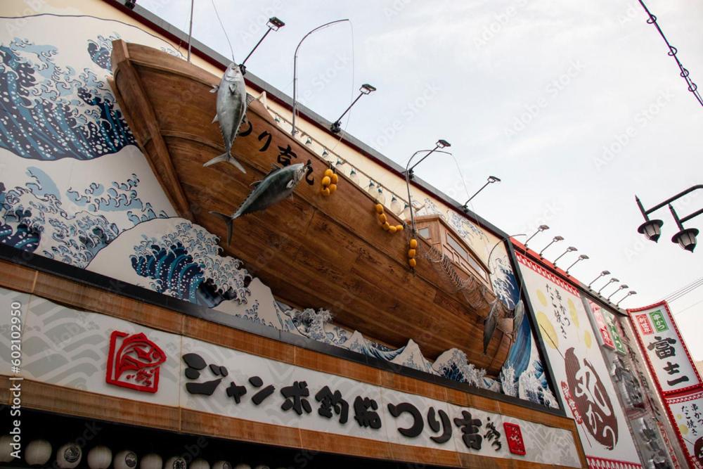 WuTong-40 minutes direct to Kansai Airport and 5 minute walk to JR or subway or Nankai line and 1 minute to Tsutenkaku the landmark of Osaka and Many Japan