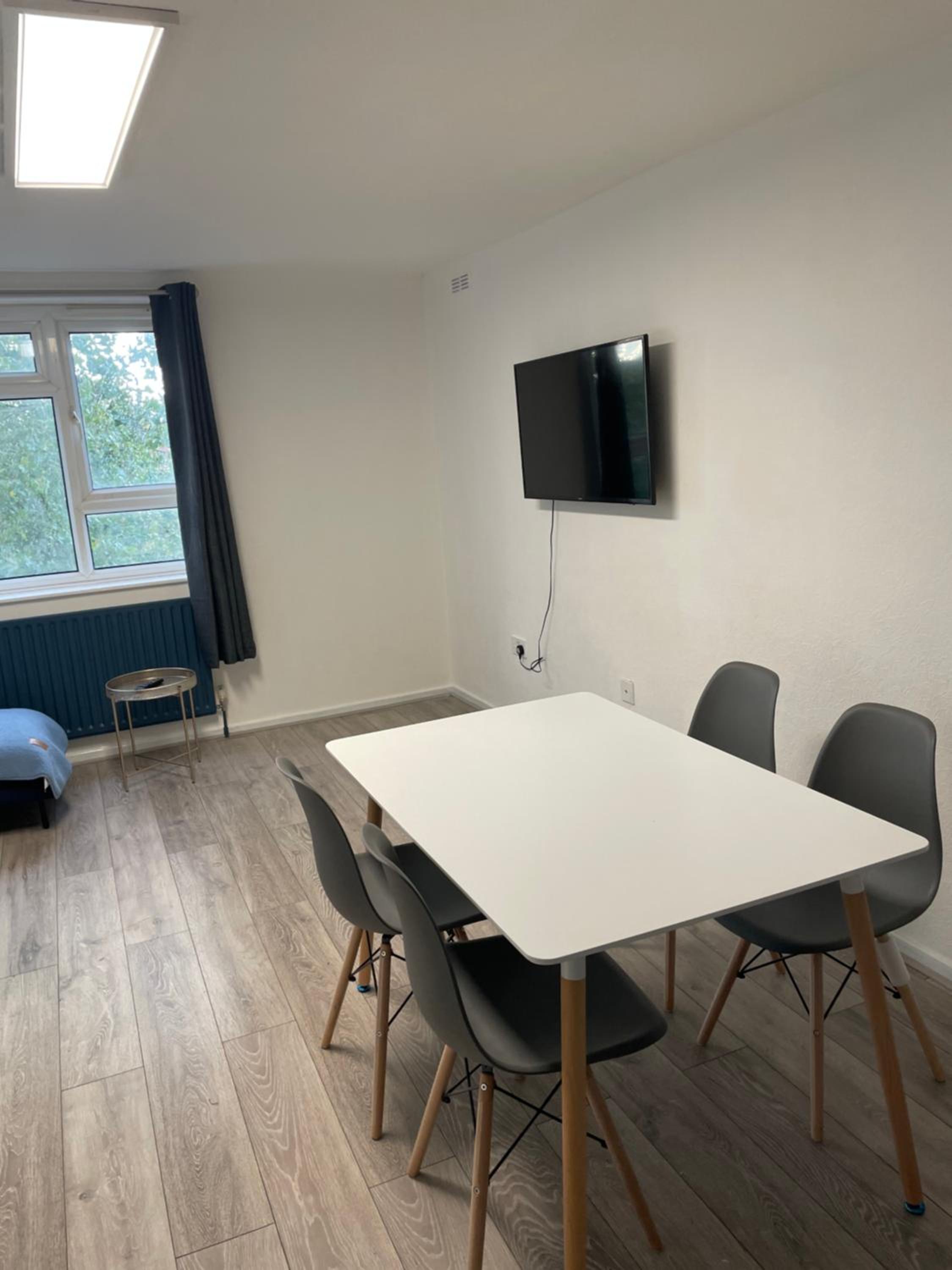 Modern big 2 bedroom in Northolt with terrace parking view 5