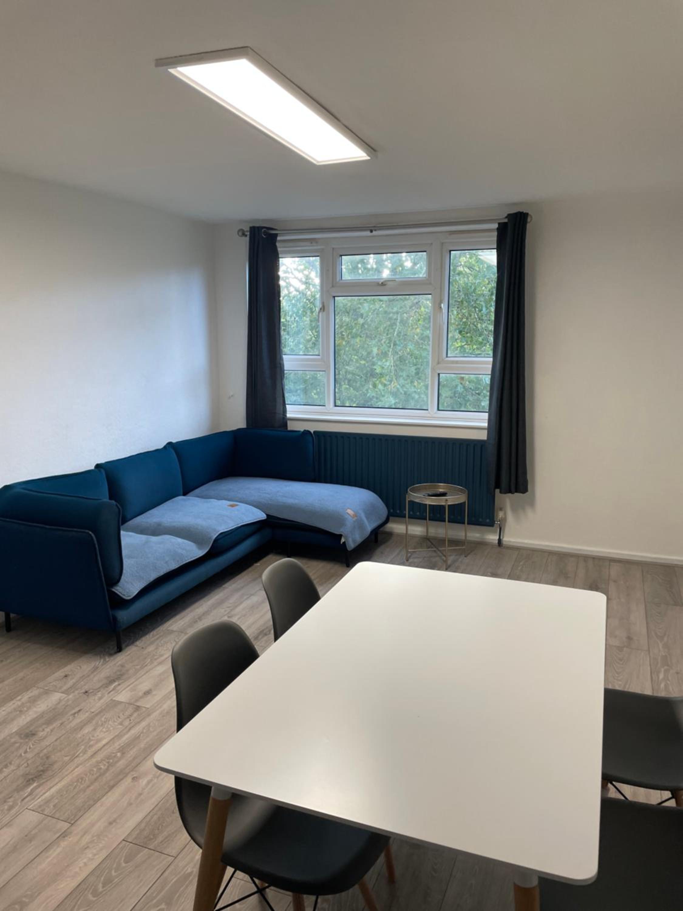 Modern big 2 bedroom in Northolt with terrace parking view 2