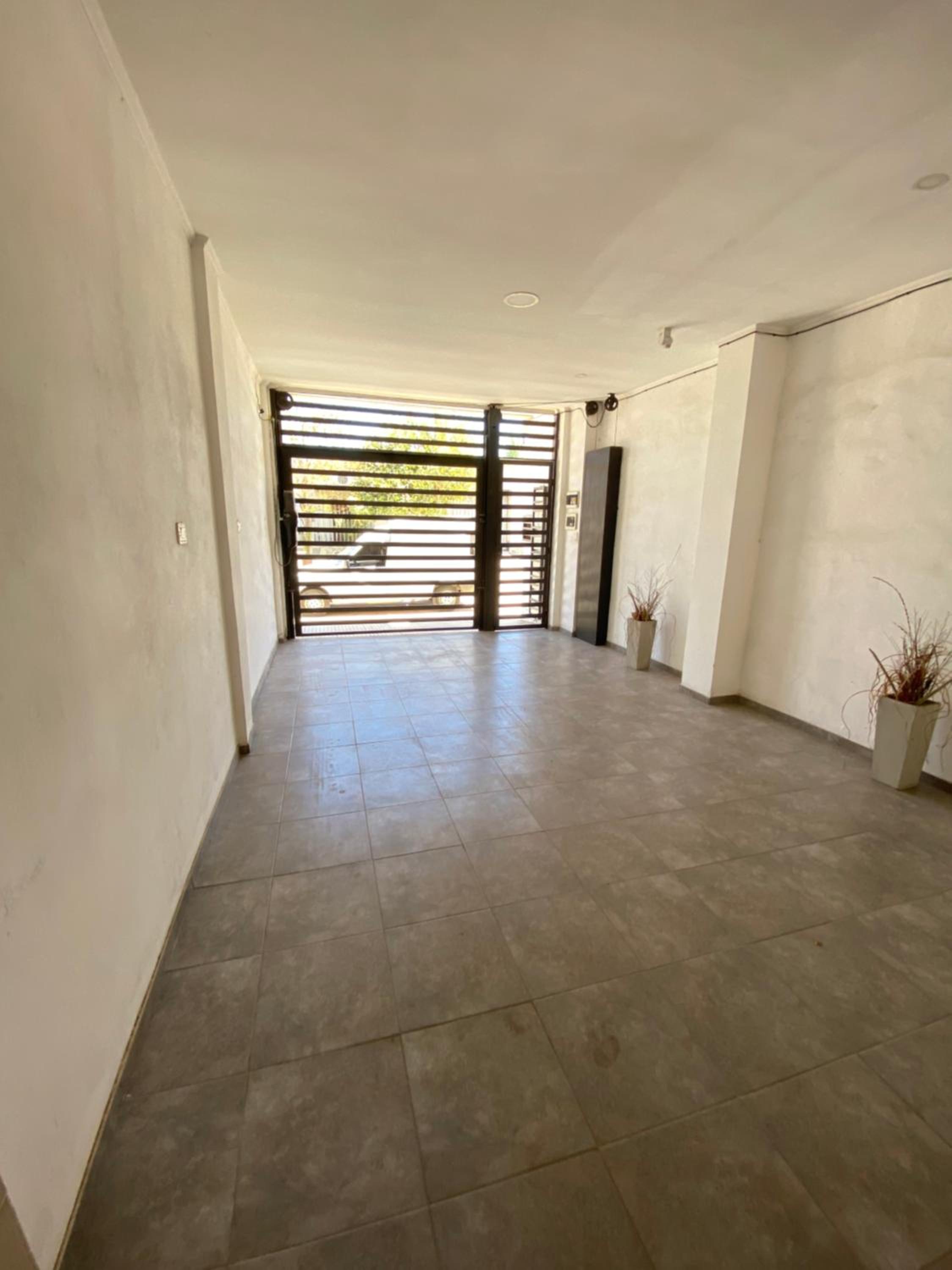Departamento céntrico con cochera, tarifa en USD
