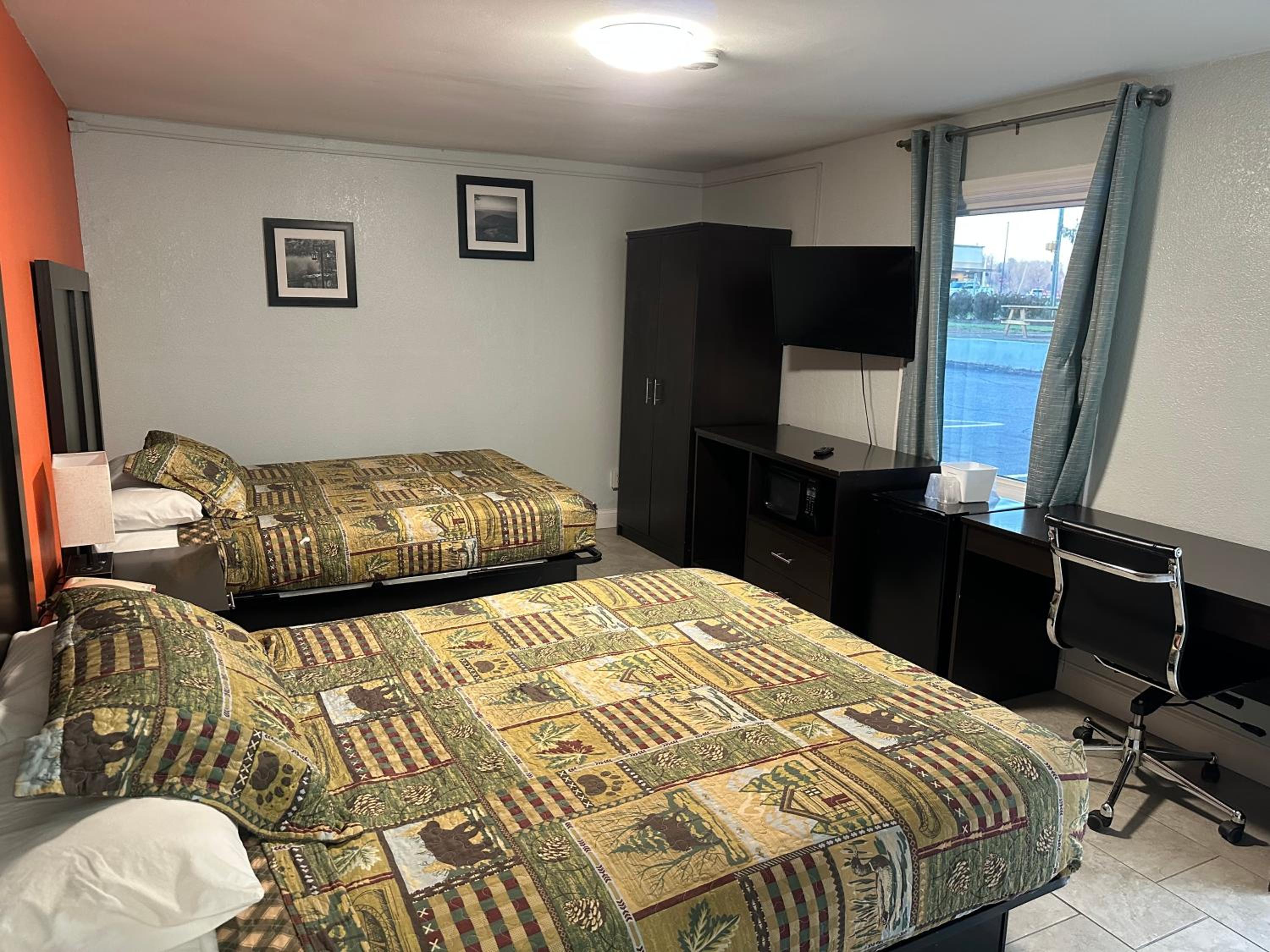 Whispering Pines Motel