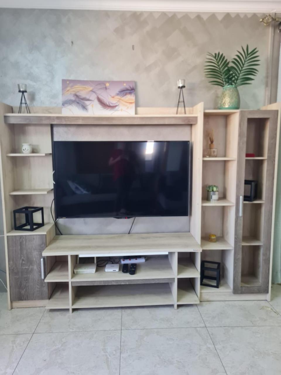 2BR Beach Apartment 3min Walk to Flic en Flac Beach with Pool Balcony AC