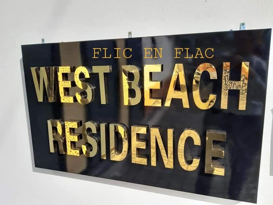 2BR Beach Apartment 3min Walk to Flic en Flac Beach with Pool Balcony AC