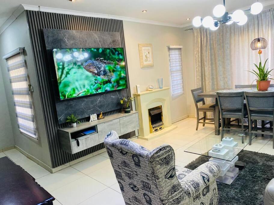Central Gabs Oasis: 2BR-Retreat