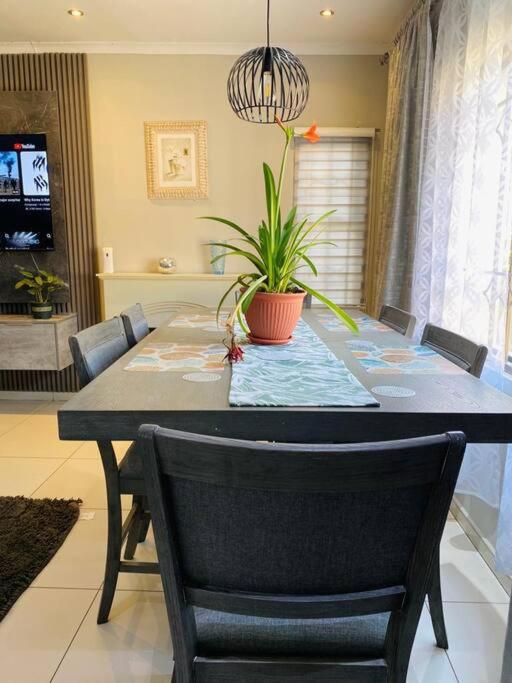 Central Gabs Oasis: 2BR-Retreat