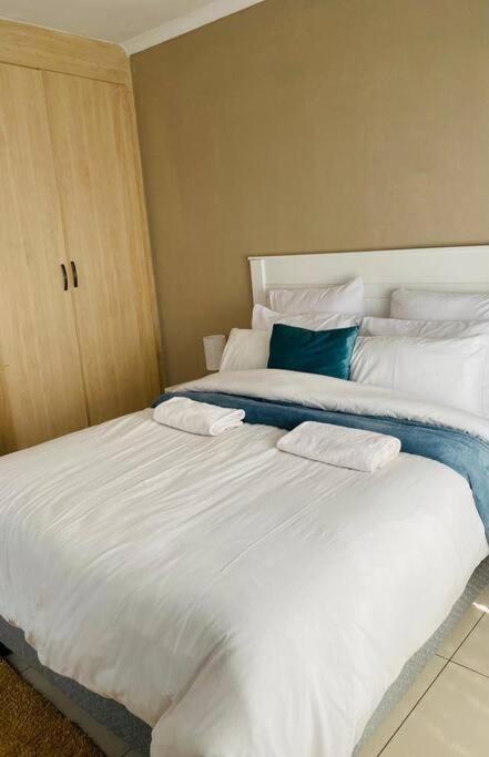 Central Gabs Oasis: 2BR-Retreat