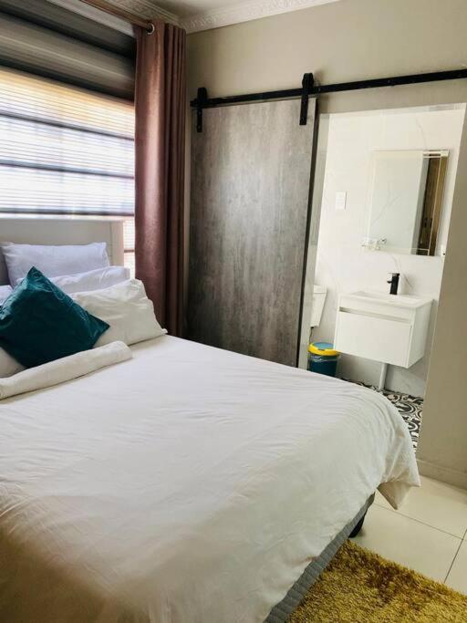 Central Gabs Oasis: 2BR-Retreat