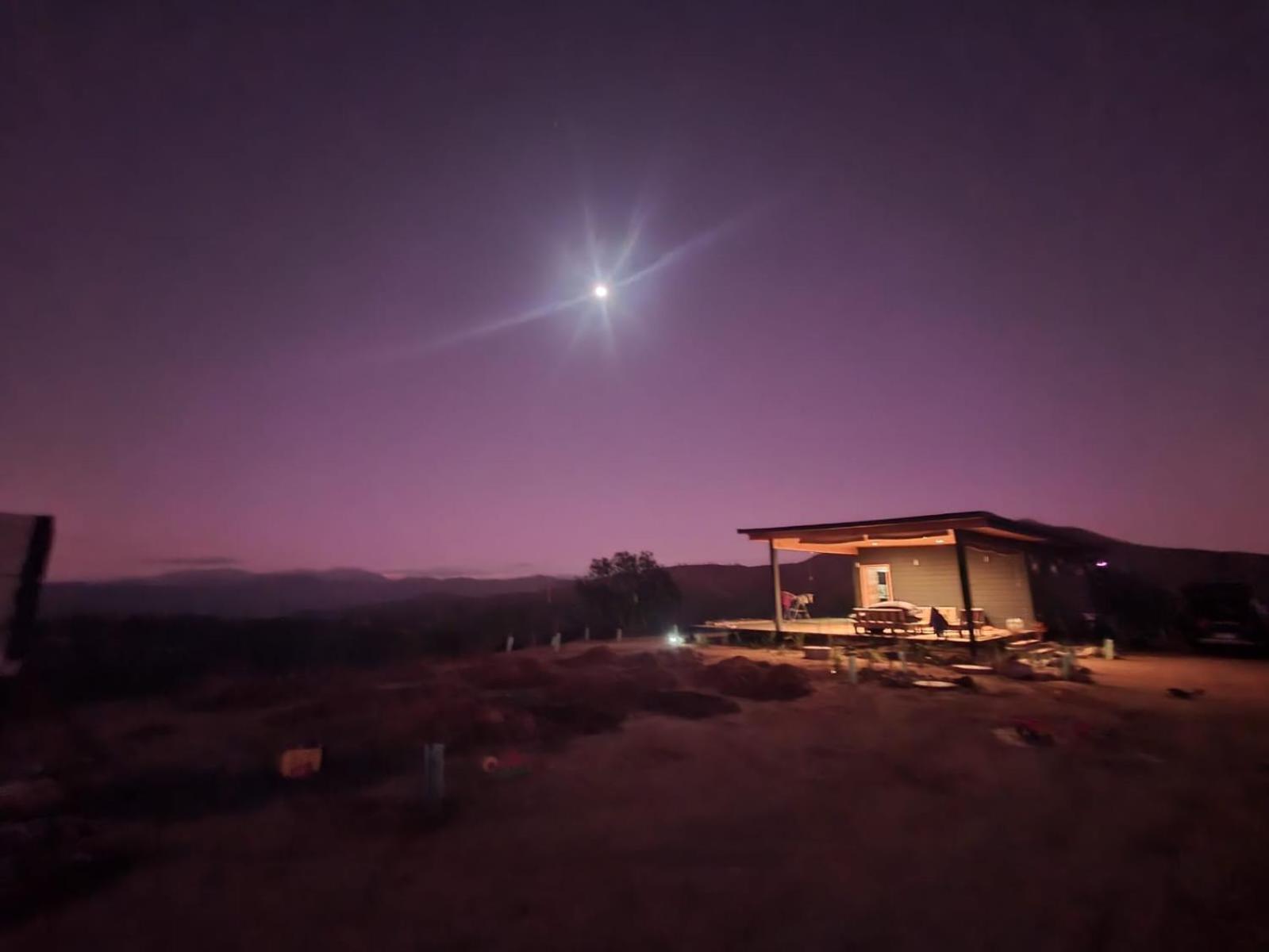 Mini casa en lo alto de la montaña
